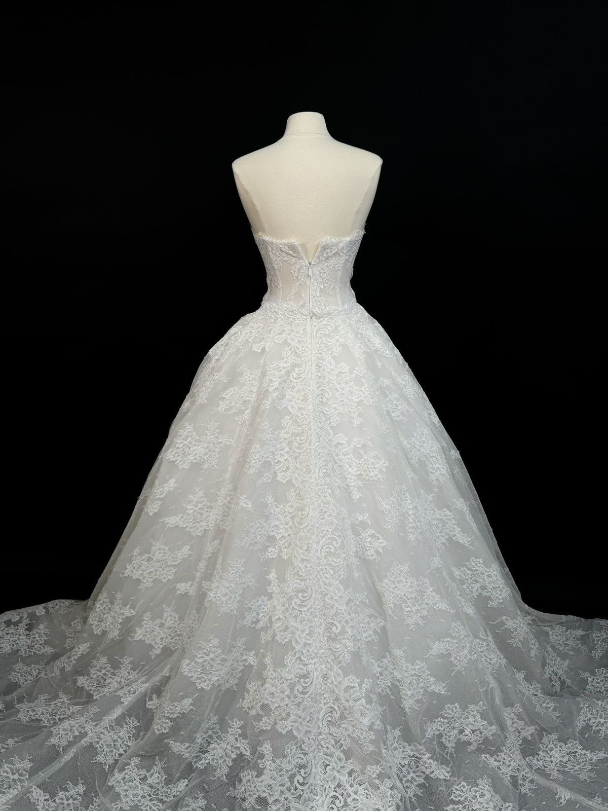 Other US 4-6 French Corded Lace Bridal Gown by Anna Augusta Size S / US 4 / IT 40 - 9 Thumbnail
