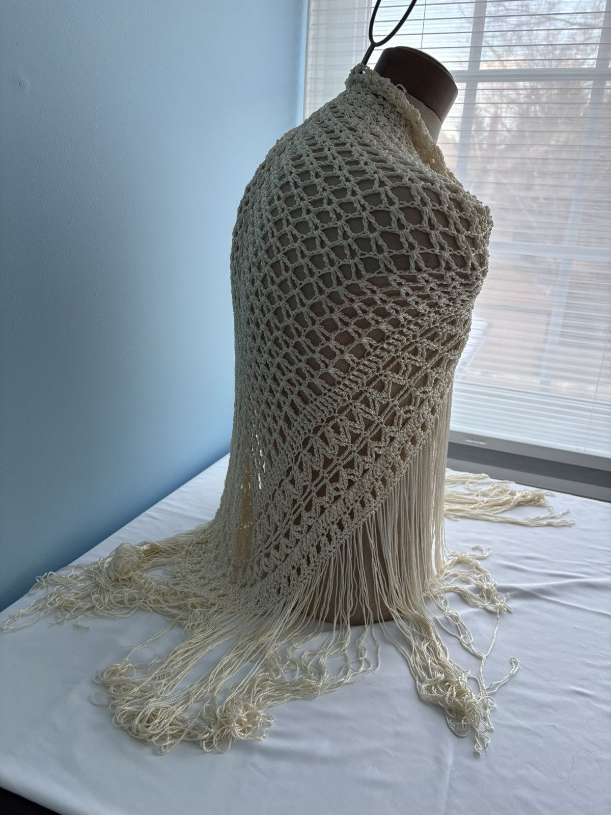 Vintage Vintage Knit Scarf 1970s Loose Triangle Fringe Made in Italy Size ONE SIZE - 7 Thumbnail