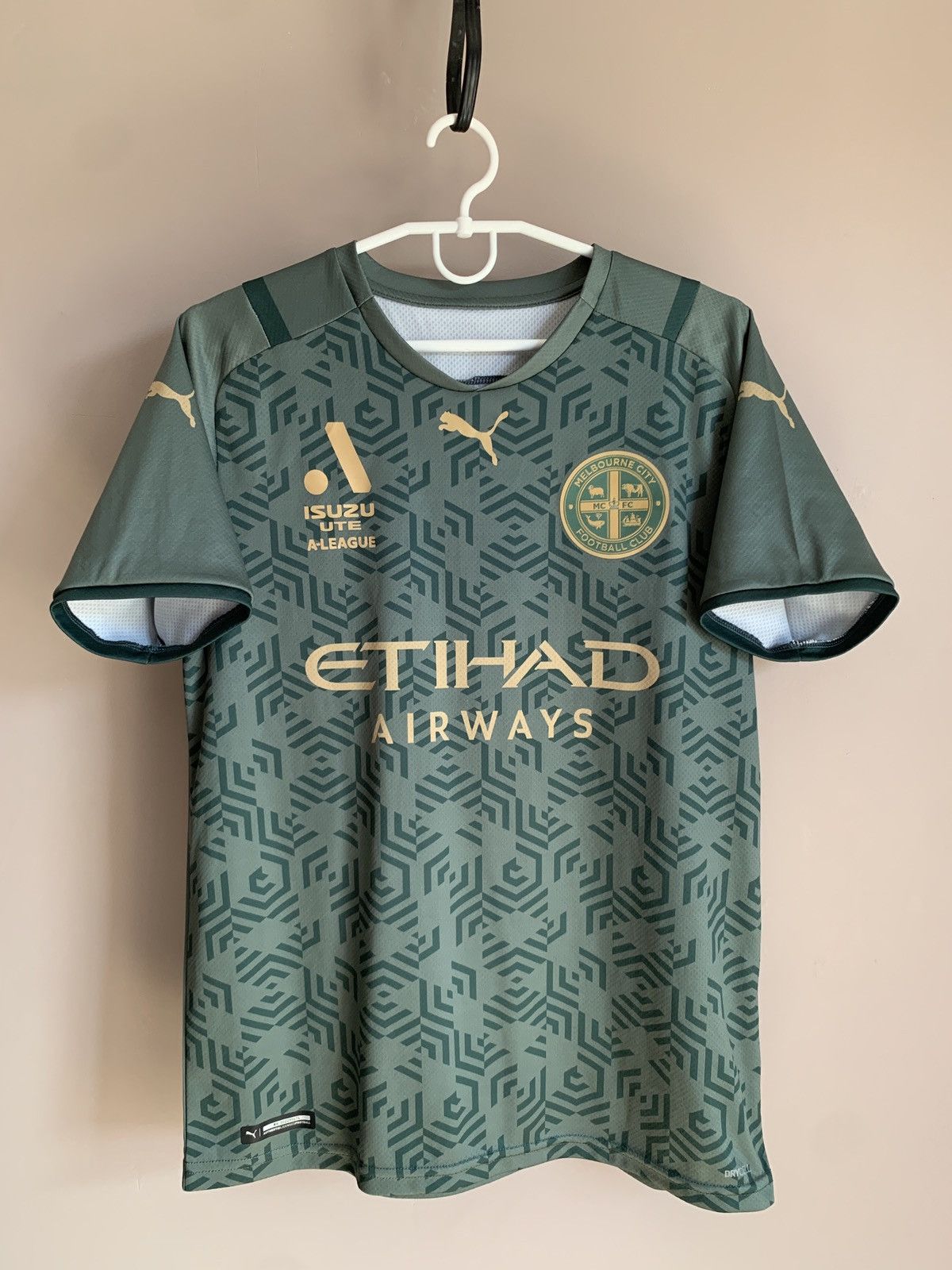 Puma Melbourne City Third Football Shirt Puma Soccer Jersey Sz S Size US S / EU 44-46 / 1 - 1 Thumbnail