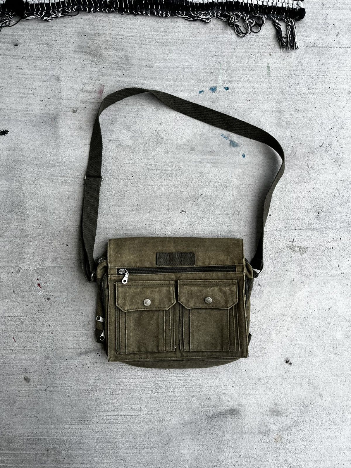 Military Type Canvas Messenger Bag in Green, Women's