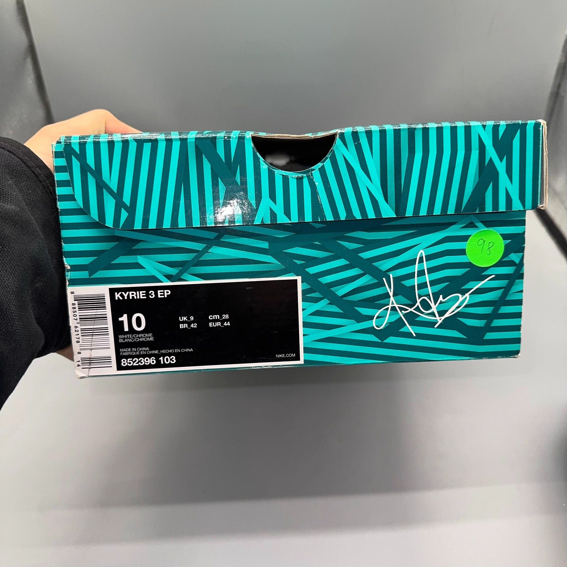 Nike Nike Kyrie 4 White 44 Size US 11 / EU 44 - 7 Thumbnail