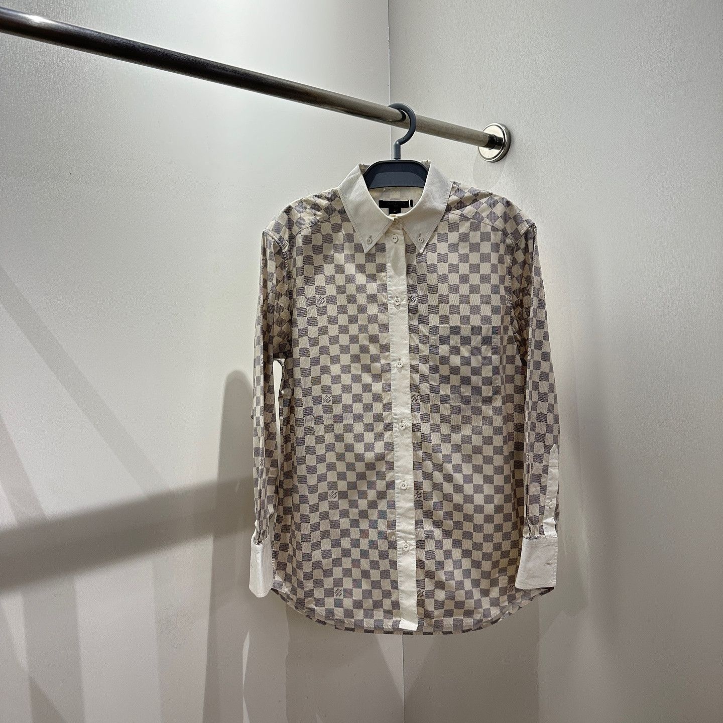 Louis Vuitton Louis Vuitton Damier Check Button Up Size 34 Size XS / US 0-2 / IT 36-38 - 1 Thumbnail
