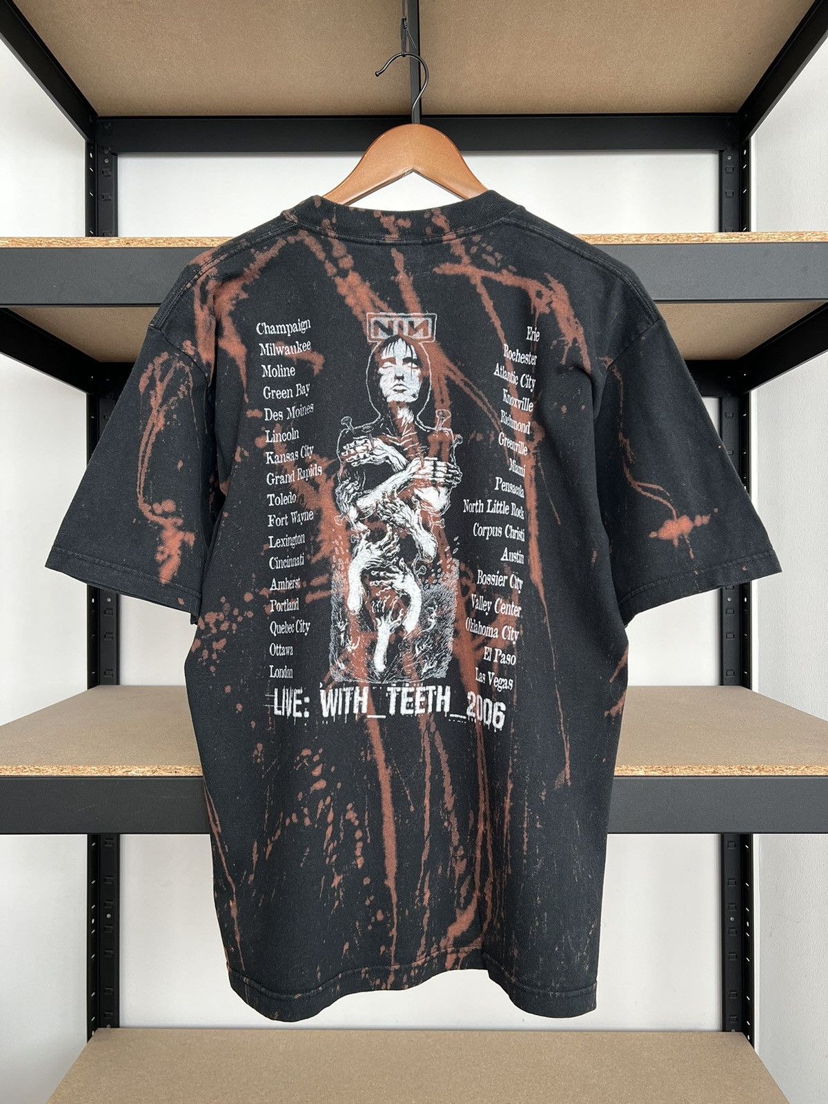 Band Tees Vintage 2006 Nine Inch Nails NIN Live With Teeth T-shirt Size US L / EU 52-54 / 3 - 2 Thumbnail