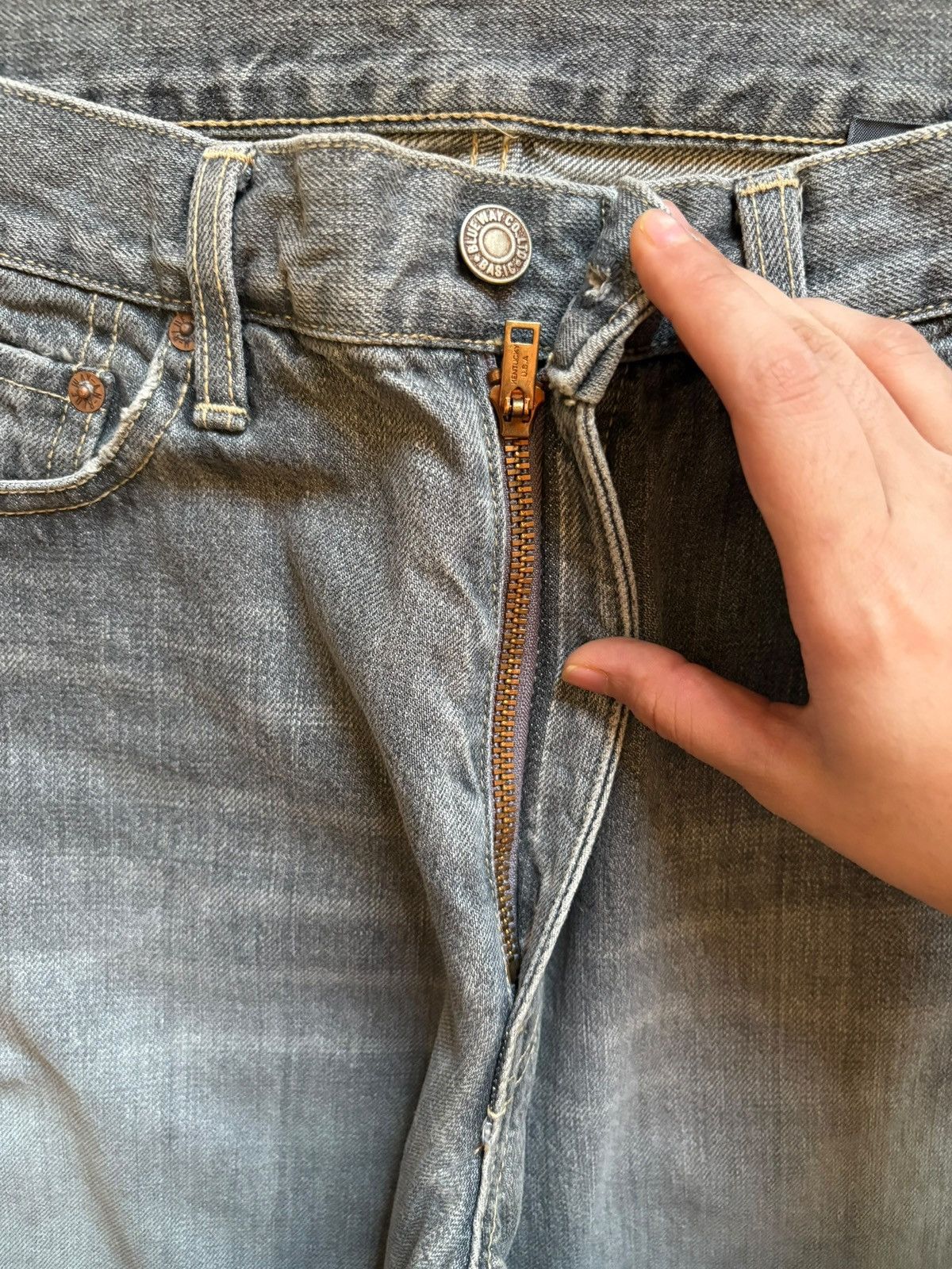 Japanese Brand SALES🔥Vintage Japanese Faded Wash Distressed Loose Jeans Size US 29 - 3 Thumbnail