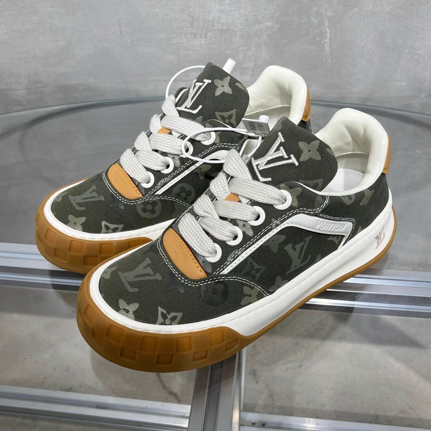Louis Vuitton LV Tilted Monogram Skate Shoes Green Size US 7.5 / EU 40-41 - 2 Thumbnail
