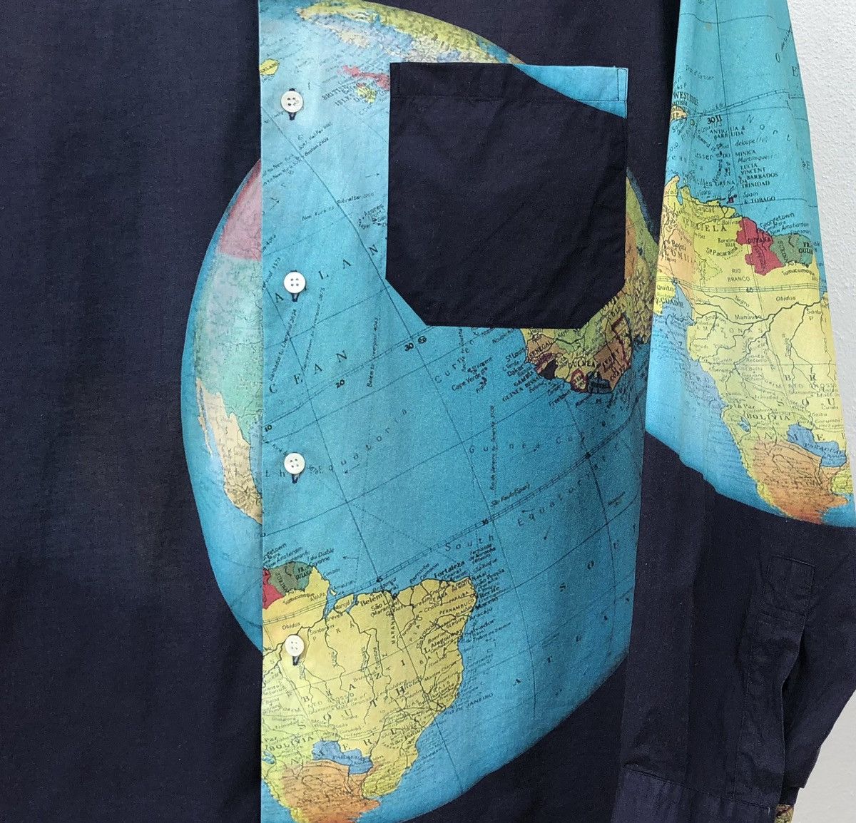 Paul Smith Paul Smith Globe Pattern Vintage Rare Design Shirt Size US L / EU 52-54 / 3 - 3 Thumbnail