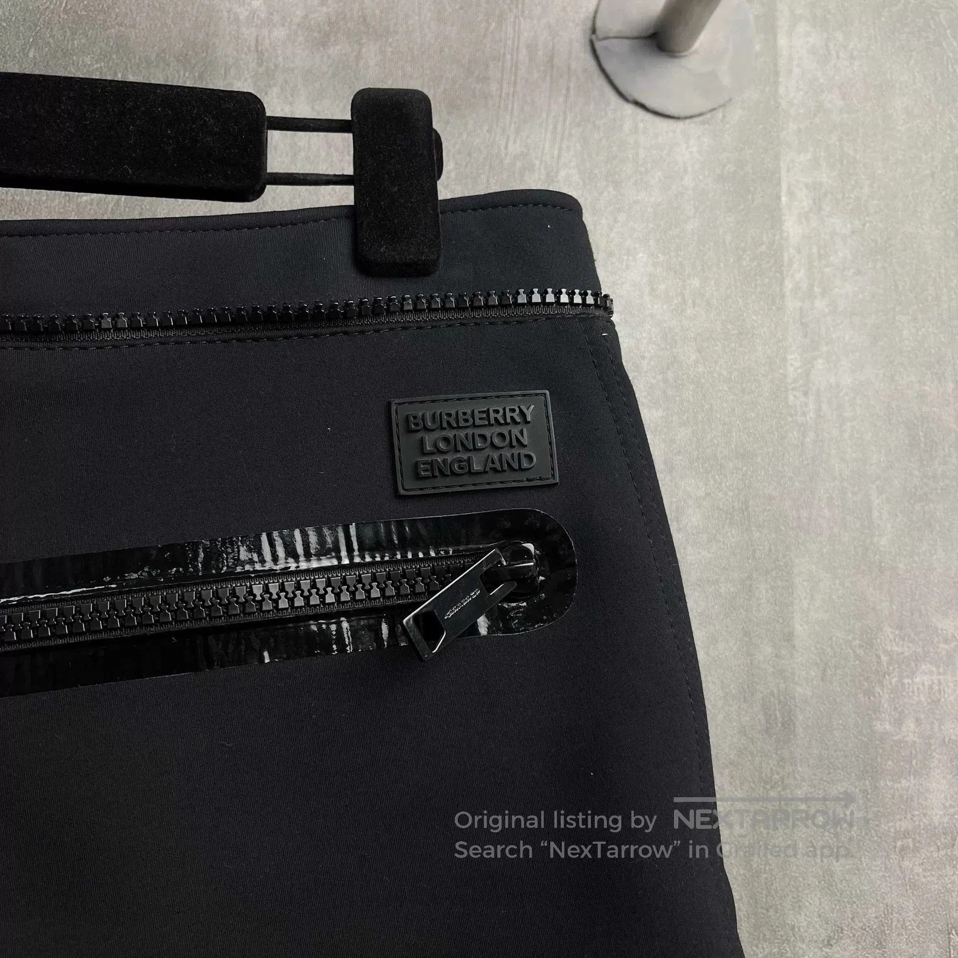 Burberry Burberry Show Rubber Strip Zipper Shorts. Size US 32 / EU 48 - 3 Thumbnail