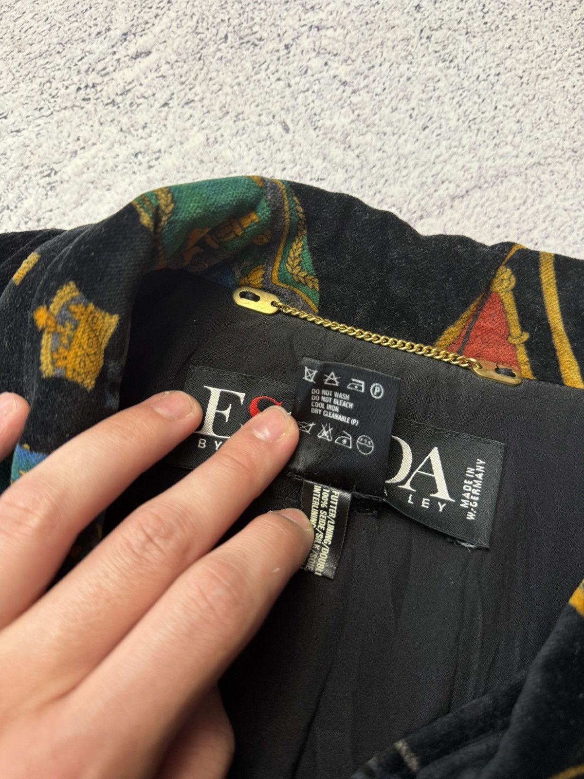 Escada Escada by Margaretha Ley 1980's Multi Printed Velvet Jacket Size XS / US 0-2 / IT 36-38 - 10 Thumbnail