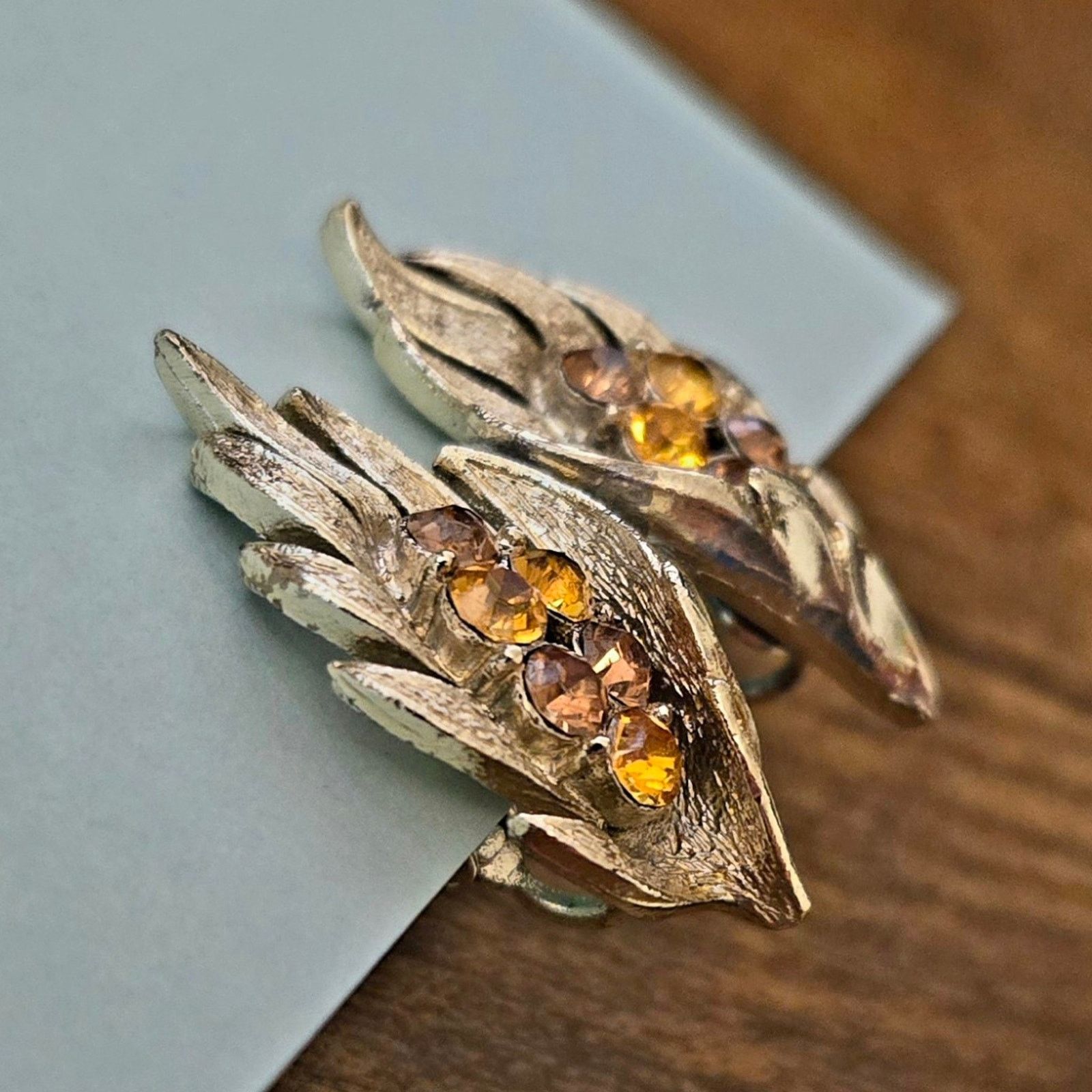 Pieces Uniques Vintage CORO Pegasus Signed Gold Leaf Clip-on Earrings Size ONE SIZE - 7 Thumbnail
