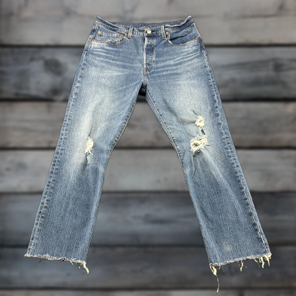 Levi's Levis 501 Jeans Womens 31x26 Blue Straight Leg Regular Medium Wash Distressed Vintage No N/A Size 24" / US 00 / IT 34 - 1 Thumbnail