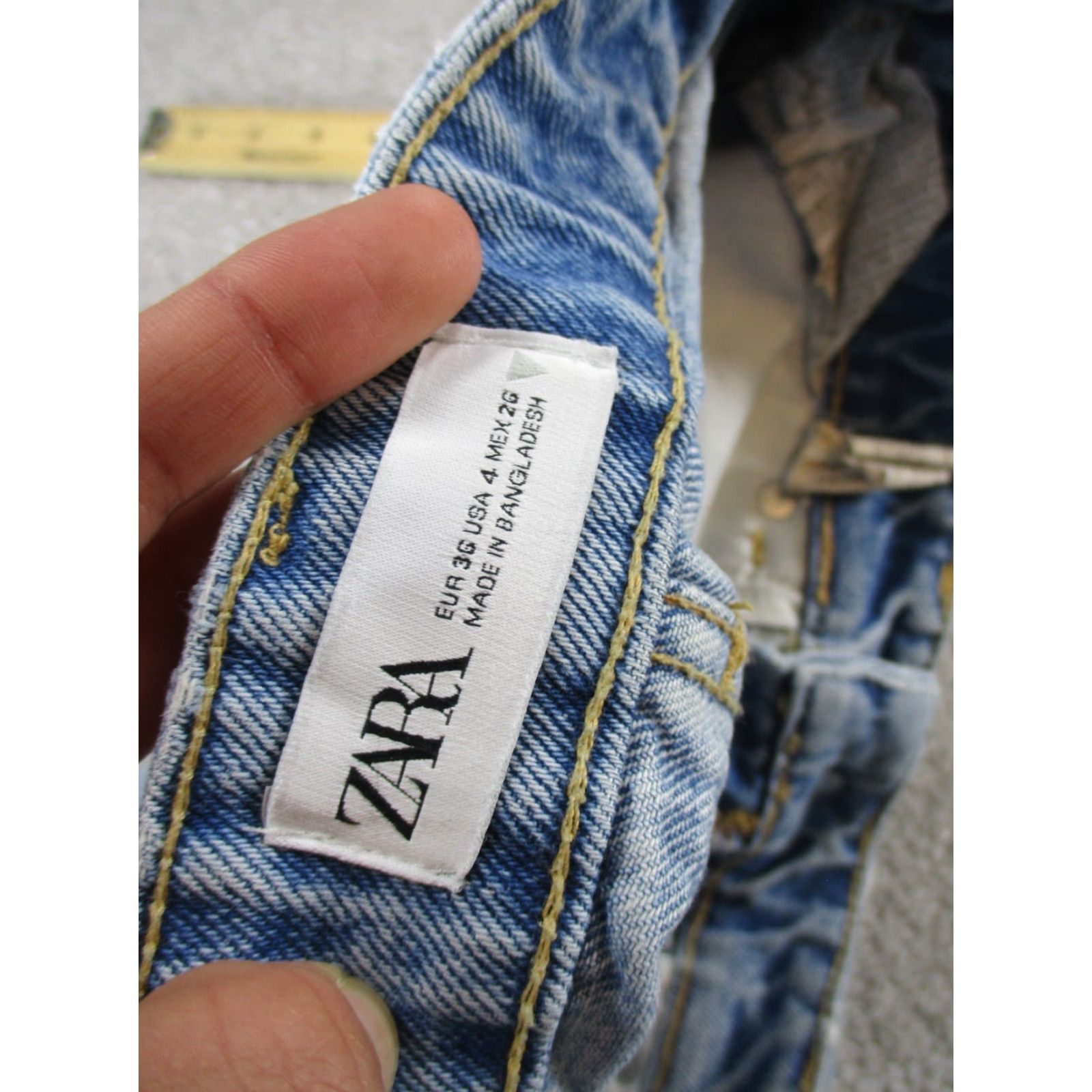 Zara VINTAGE Zara Shorts Womens 4 Light Wash Denim Cut Offs Size 27" / US 4 / IT 40 - 7 Thumbnail