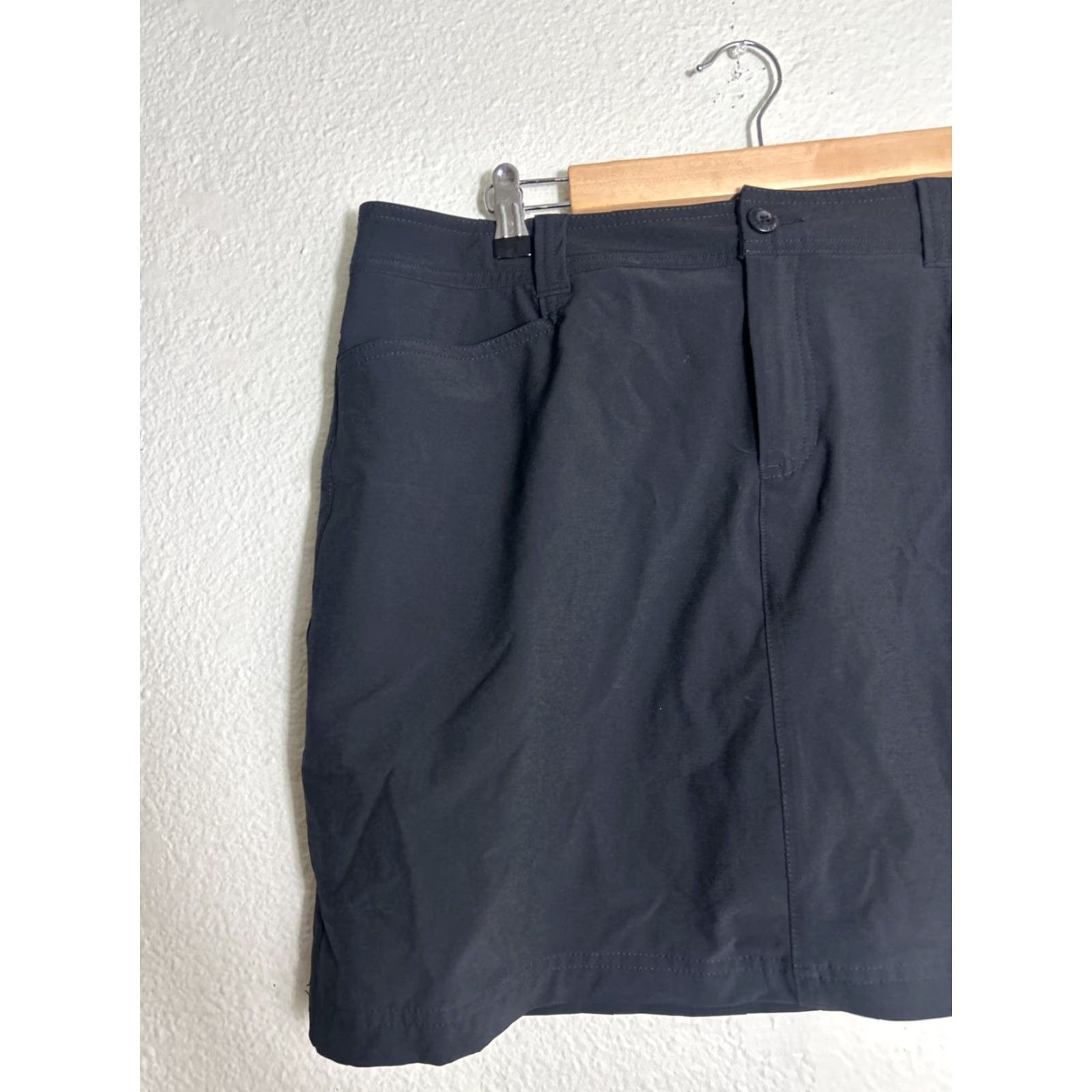 Eddie Bauer Womens Eddie Bauer Skirt Casual Skort 12 Black Polyester/Spandex Knee-Length 34X18 Pockets Stretch Logo Vintage No Mens Womens Size 34" / US 12 / IT 48 - 2 Thumbnail
