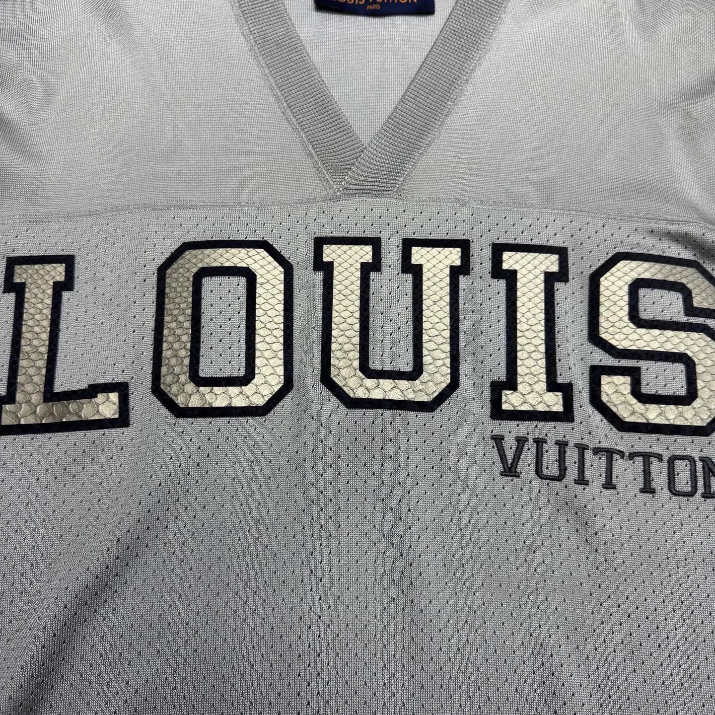 Louis Vuitton Gray V-Neck Short Sleeve Mesh Top. Size US M / EU 48-50 / 2 - 3 Thumbnail