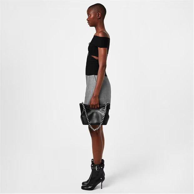 Alexander McQueen o1g2r1mq0824 Size: OS / The Peak Small Bag in Black Size ONE SIZE - 5 Thumbnail