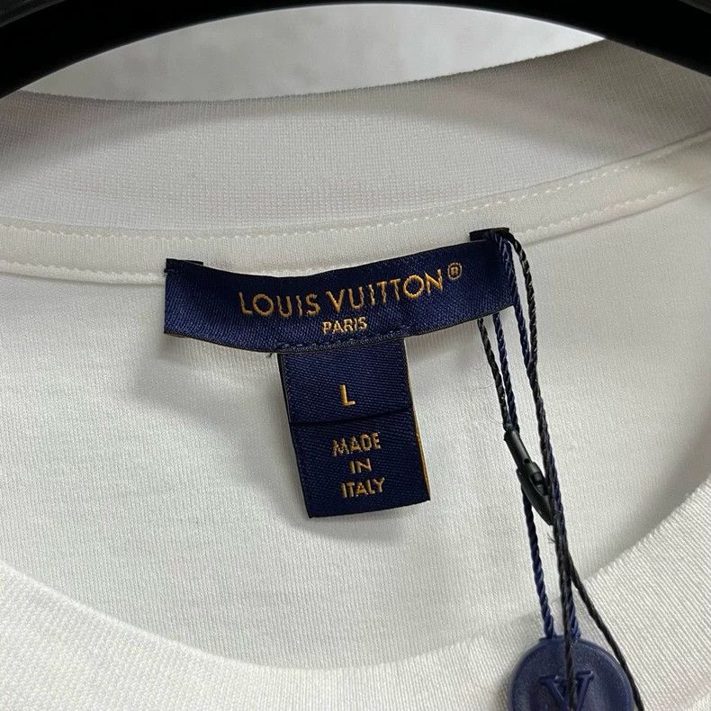 Louis Vuitton Louis Vuitton 25 latest white neon logo round neck short s Size US L / EU 52-54 / 3 - 4 Thumbnail