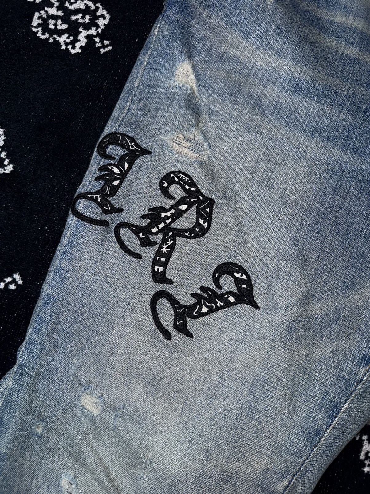Amiri AMIRI BANDANA ENGLISH LOGO JEANS Size US 32 / EU 48 - 6 Thumbnail