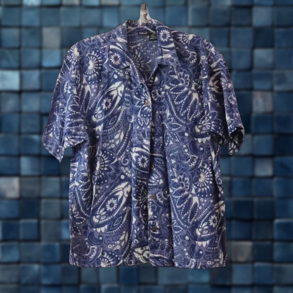 Patagonia VINTAGE Patagonia Navy/White Paisley Texture Knit Button-Up Hawaiian Shirt XS Womens XS Blue Paisley Hawaiian Patagonia Button-Up Knit Women Size XS / US 0-2 / IT 36-38 - 1 Thumbnail