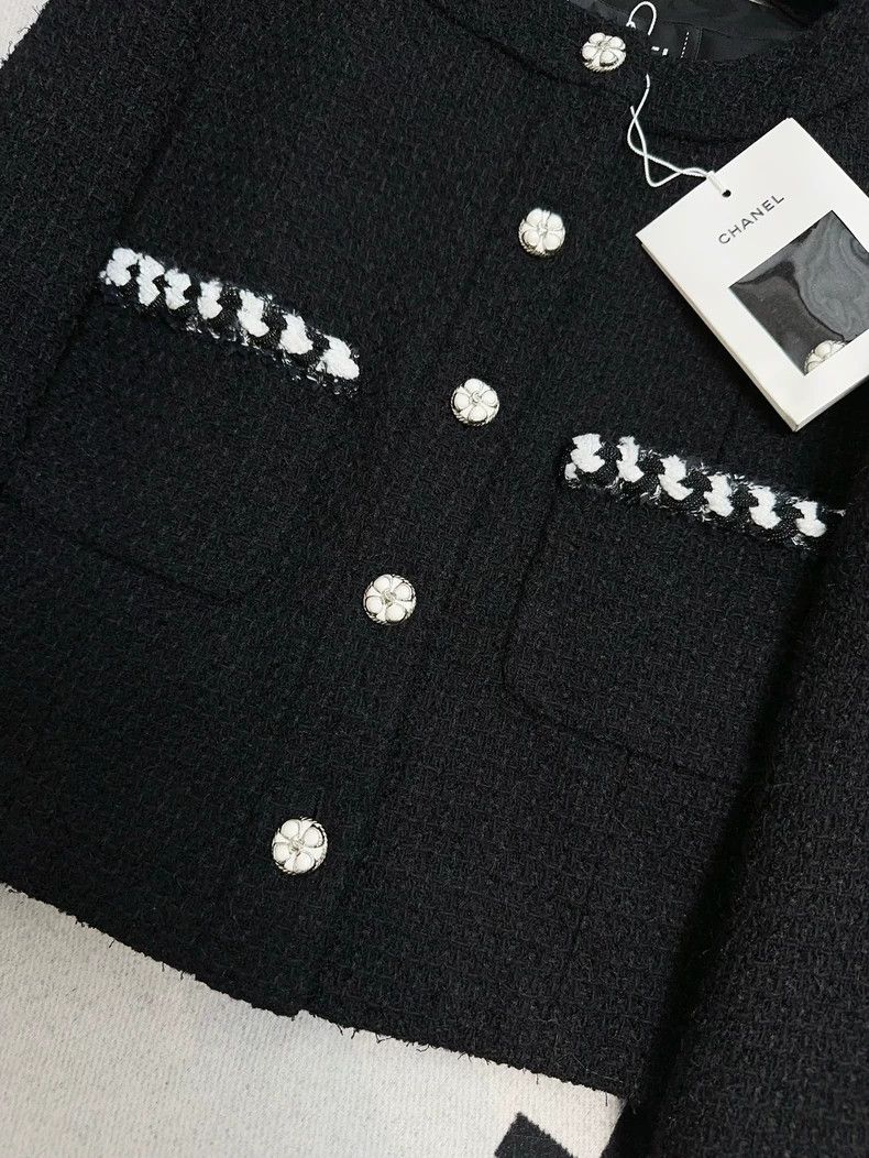 Chanel Chanel 24p popular black two-pocket rolled edge petal buck Size XS / US 0-2 / IT 36-38 - 2 Thumbnail