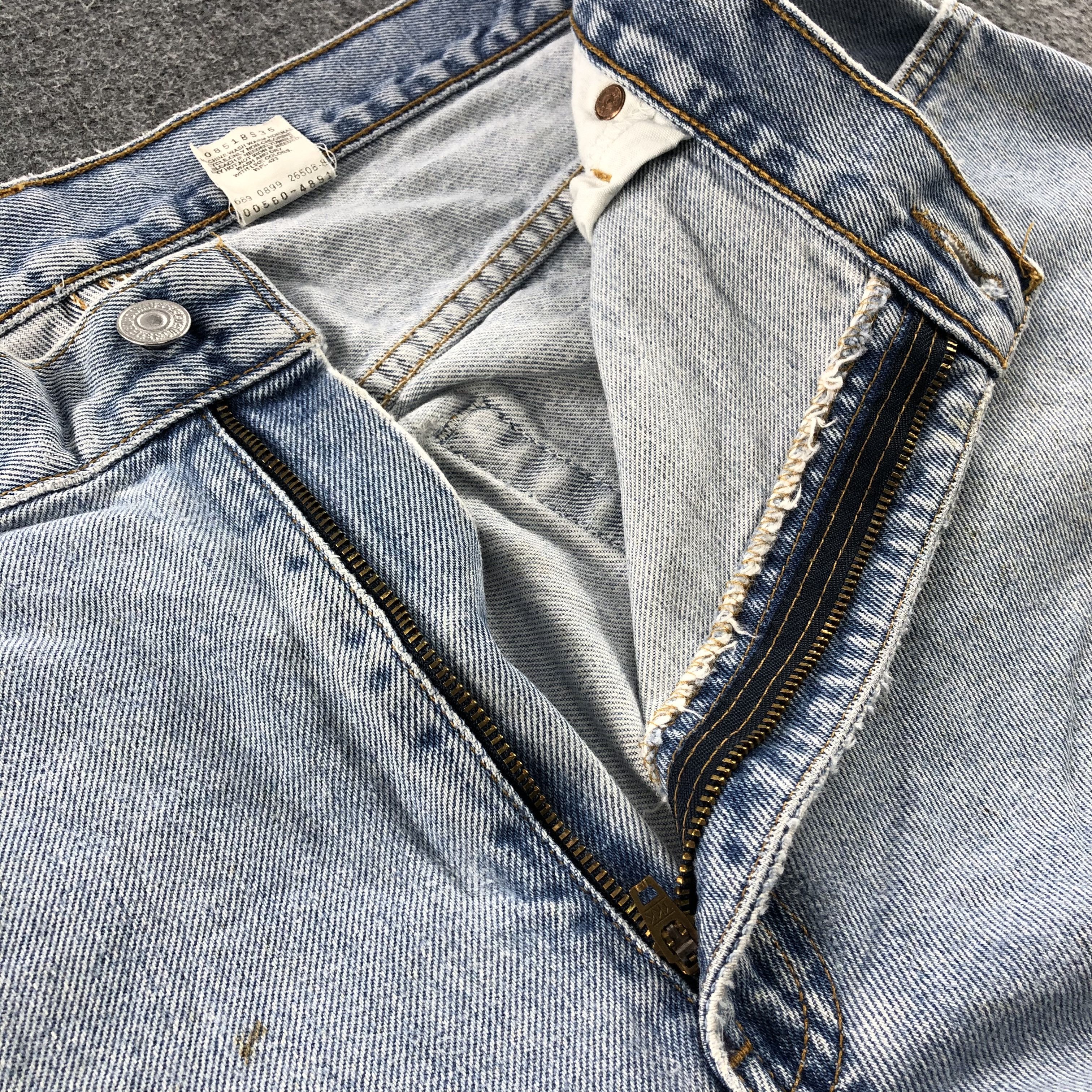 Levi's Vintage 90s Light Wash Levis 560 Jeans- J1303 Size US 35 - 8 Thumbnail