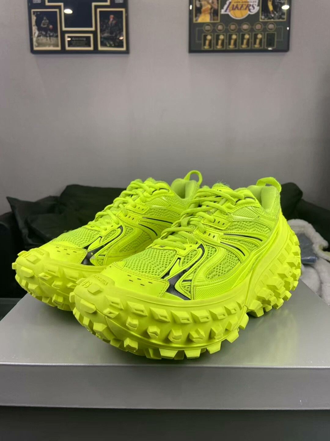 Balenciaga Balenciaga Green Lowtop Sneakers 10 Men Size US 10 / EU 43 - 1 Thumbnail