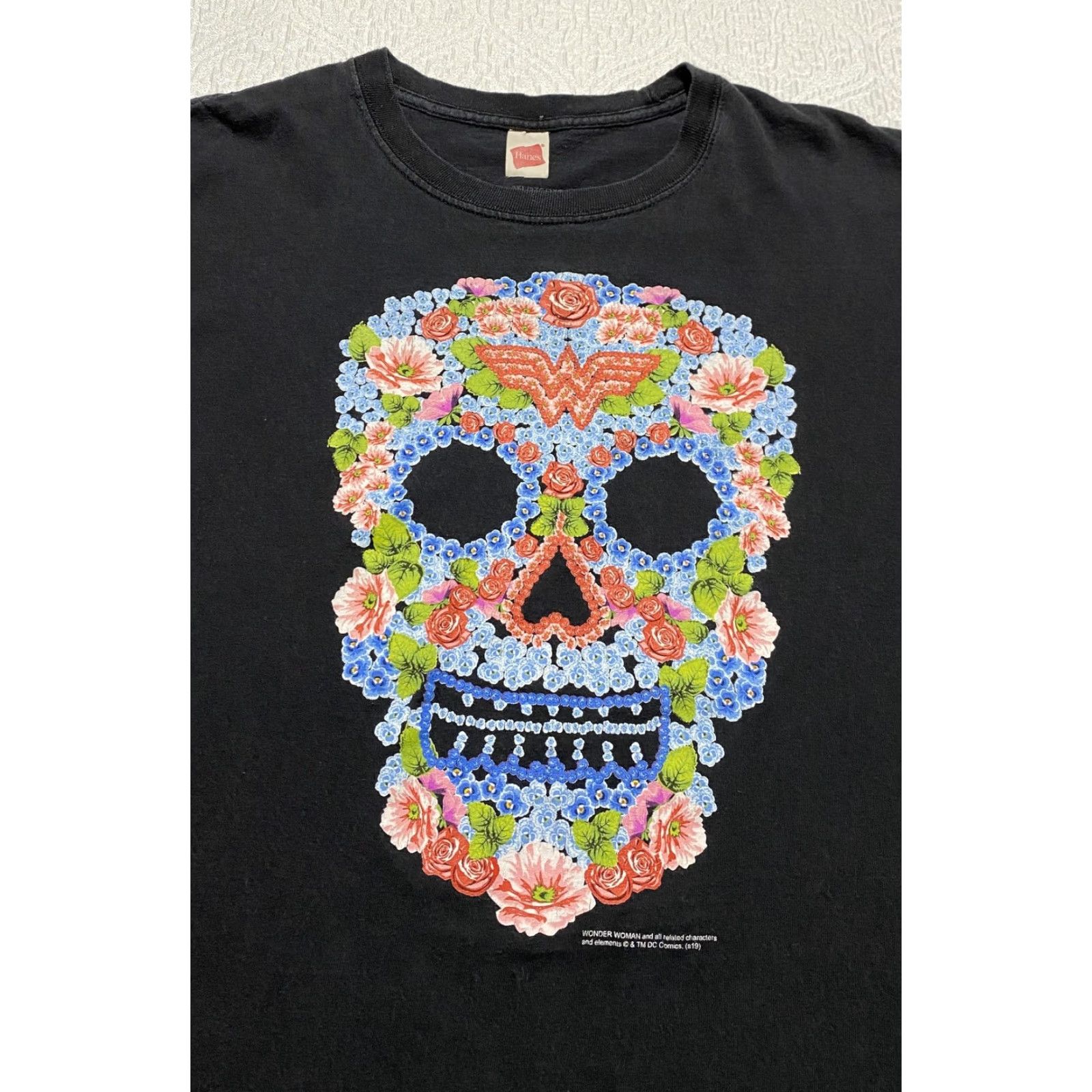 Hanes Wonder Woman Shirt Mens 2XL Black Floral Skull Graphic Tee DC Comics Hanes Size US XXL / EU 58 / 5 - 5 Thumbnail