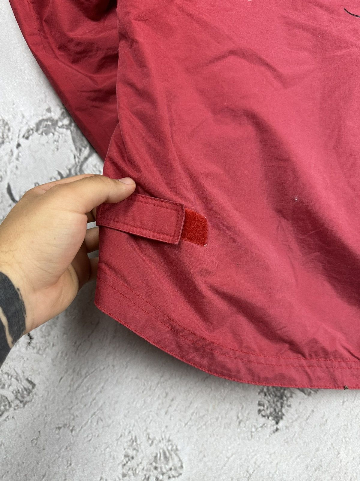 Disney Vintage 90s Walt Disney World Mickey Mouse Red nylon Jacket Size US L / EU 52-54 / 3 - 11 Thumbnail