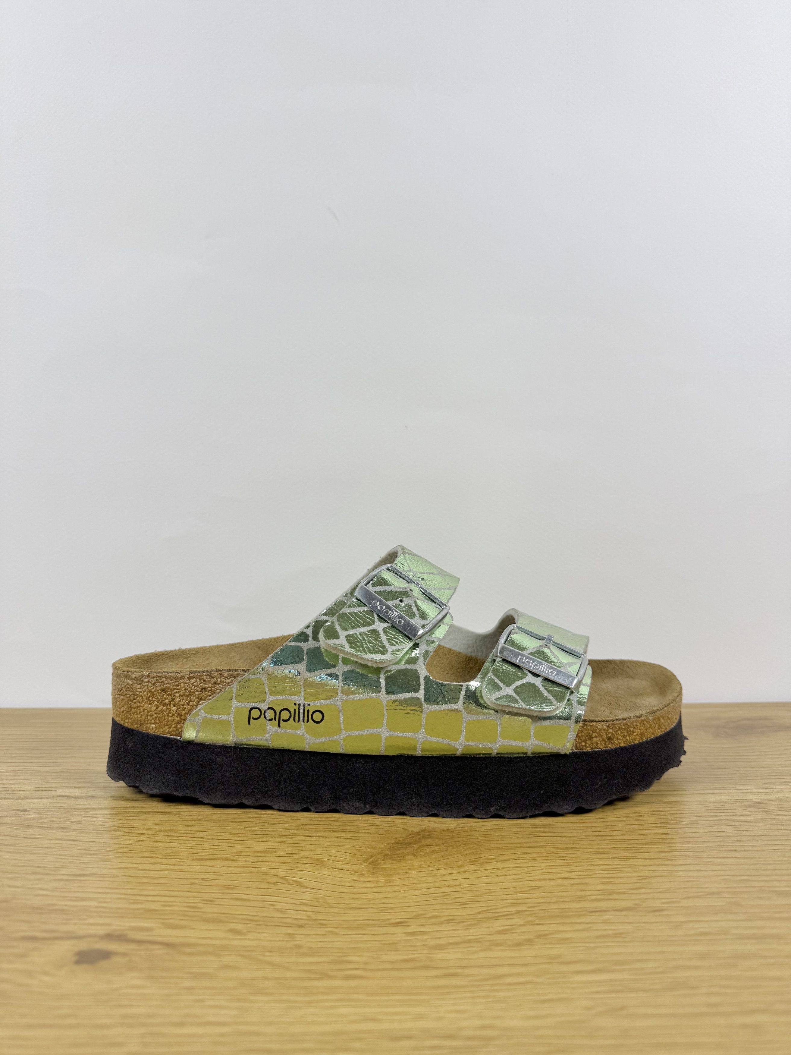 Birkenstock Birkenstock Arizona GatorGleam Green Metallic Sandals Size US 8 / IT 38 - 6 Thumbnail
