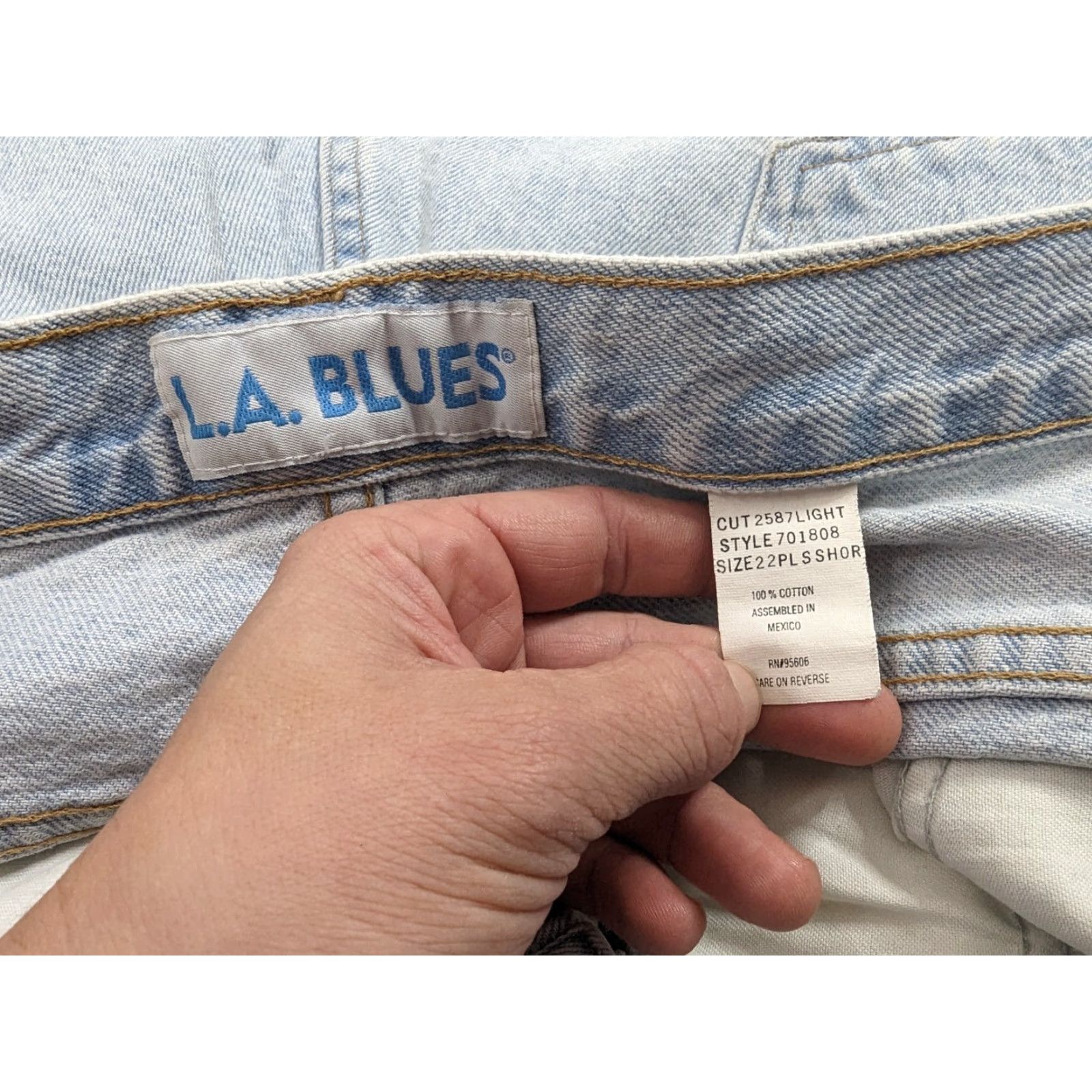 Vintage VINTAGE 90s Denim Jean Shorts Mom High Rise 90's Size 22 100% Cotton 38" S3W Blue Womens Plus Relaxed Fit Size 40" / US 18 - 3 Thumbnail