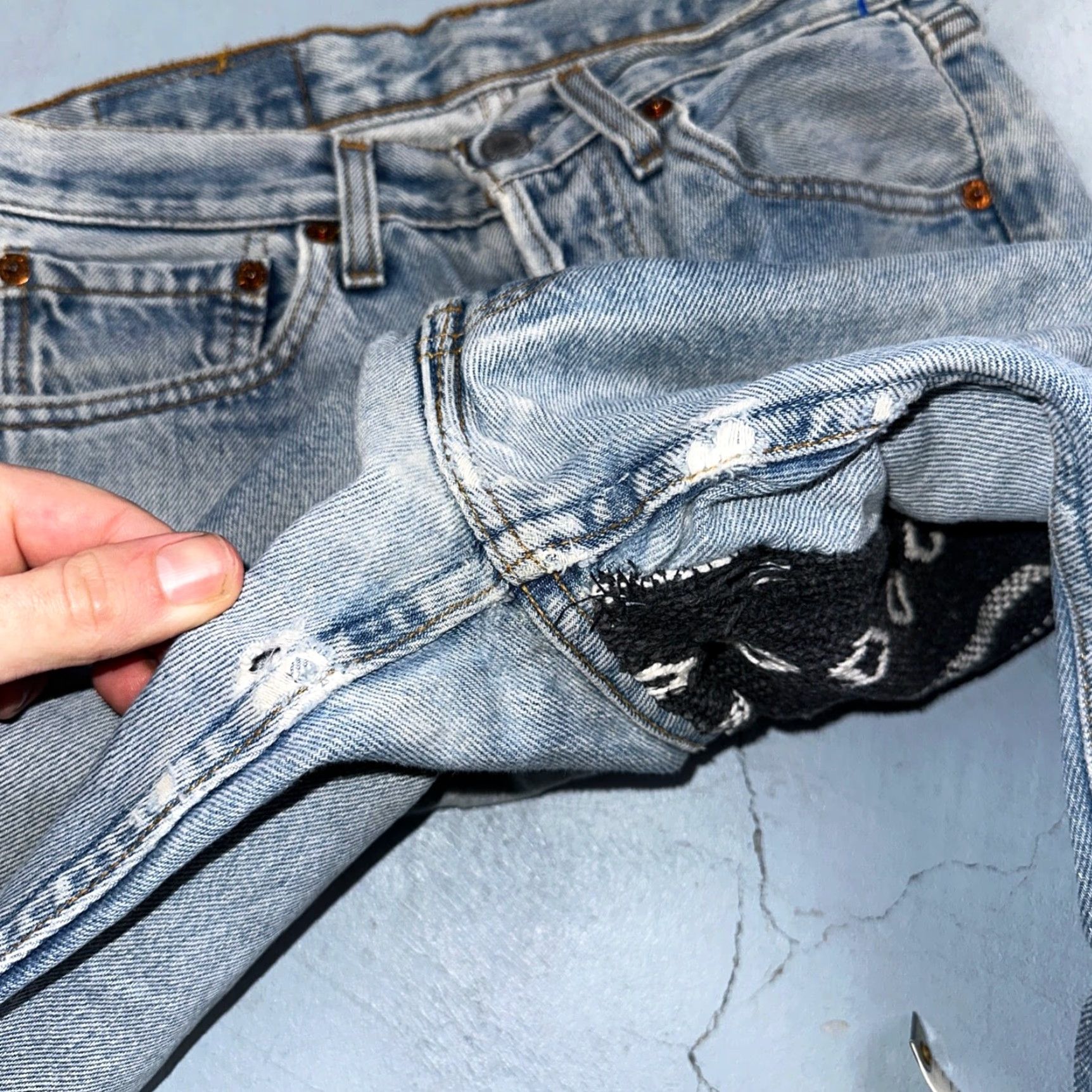 Levi's VINTAGE Levi's 501 Jeans 27x32 90s Light Blue Denim Straight Men's Regular 90s Theme 90s Levi'S 501 Series Jeans Men Size US 27 - 7 Thumbnail