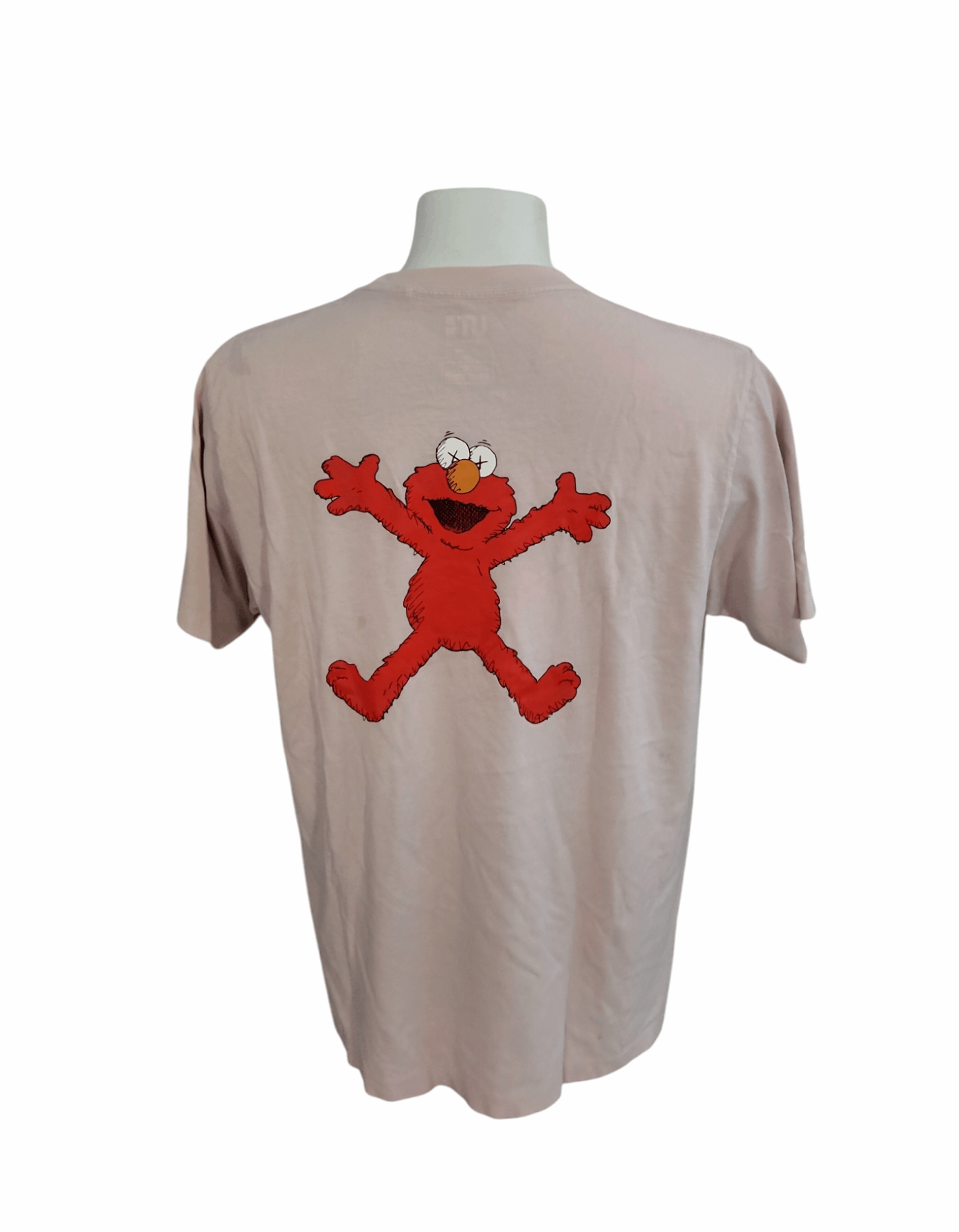 Kaws × Uniqlo KAWS x Uniqlo x Sesame Street Pink Short Sleeve Crew Elmo L Size US L / EU 52-54 / 3 - 3 Thumbnail