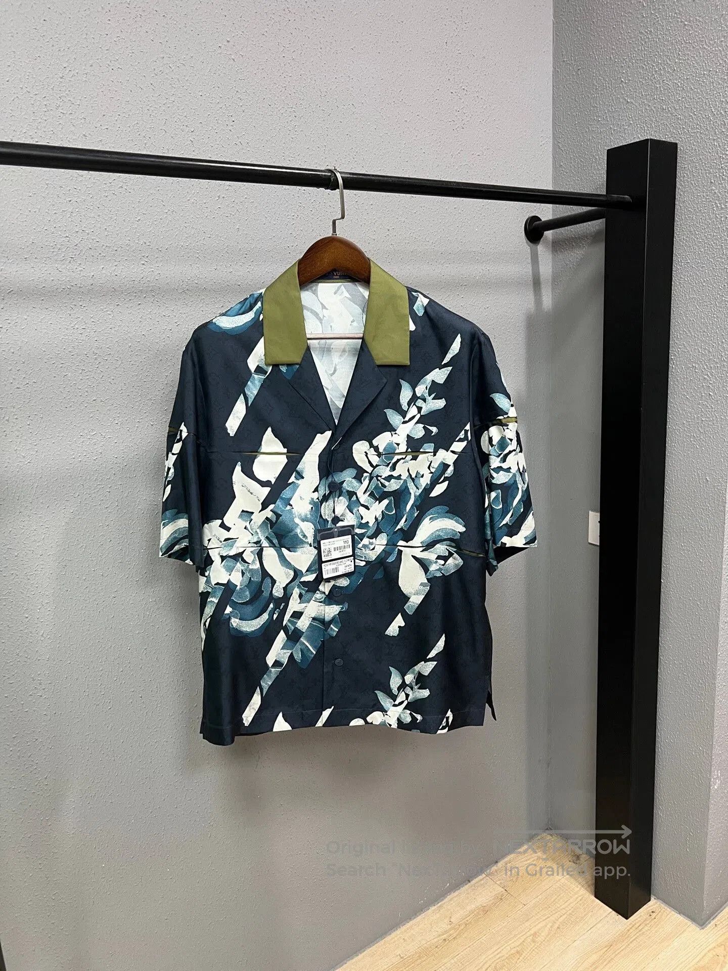 Louis Vuitton Louis Vuitton Navy Blue Floral Short Sleeve Shirt. Size US M / EU 48-50 / 2 - 1 Thumbnail