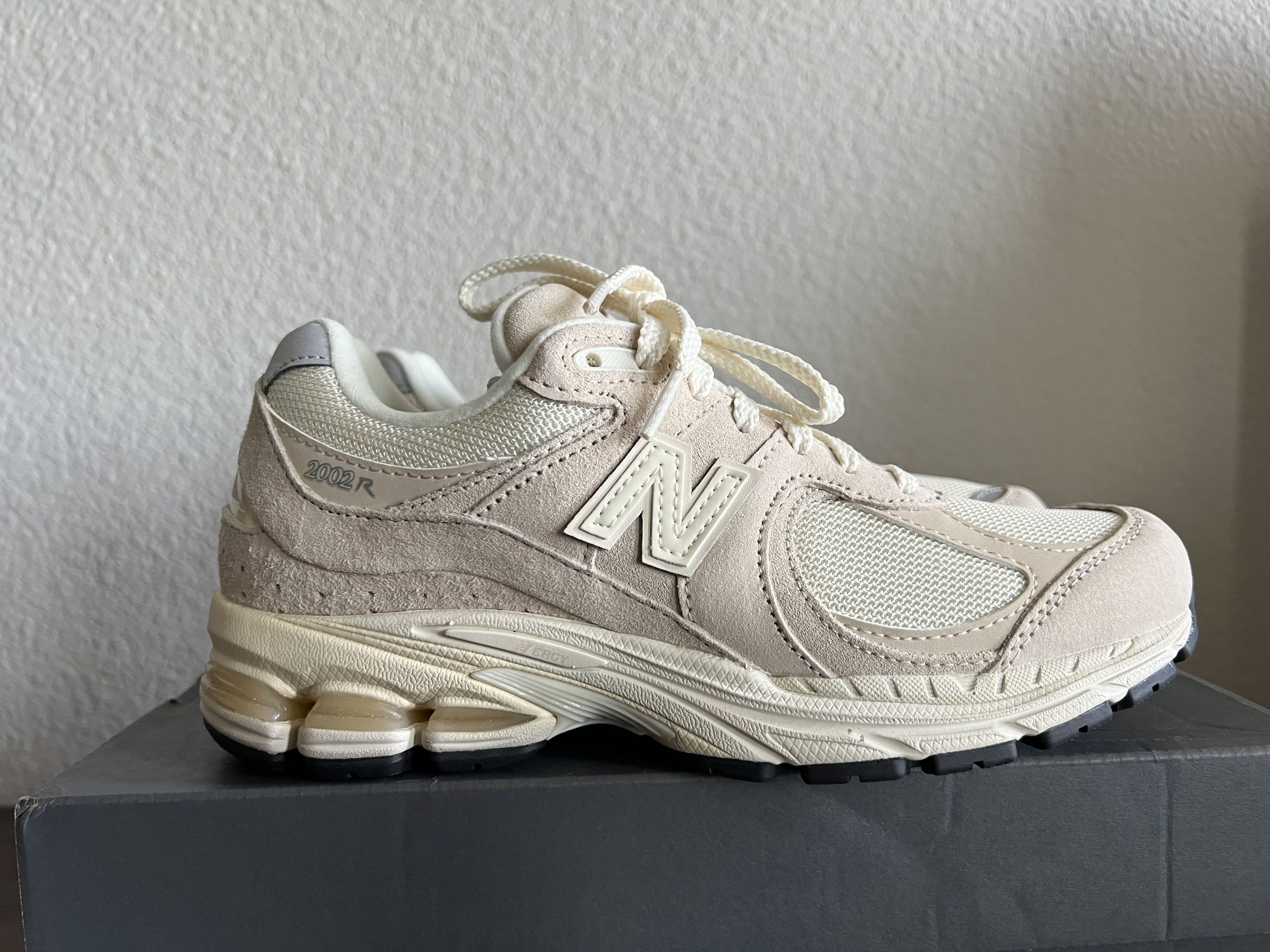 New Balance New Balance 2002R Cream Sneakers Size US 5 / EU 37 - 1 Thumbnail