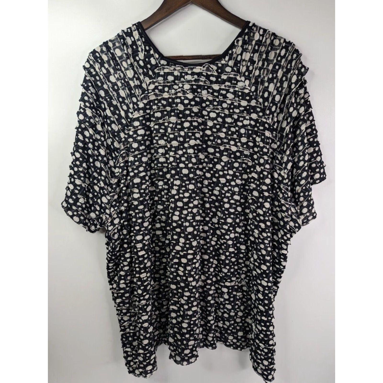 Vintage Maggie Barnes Blouse Shirt 4X Women Black White Ruffle Layers Dot Print Button Short Sleeve Round Neck Casual/Career 4X Womens Blouse Size XXL / US 16-18 / IT 52-54 - 3 Thumbnail