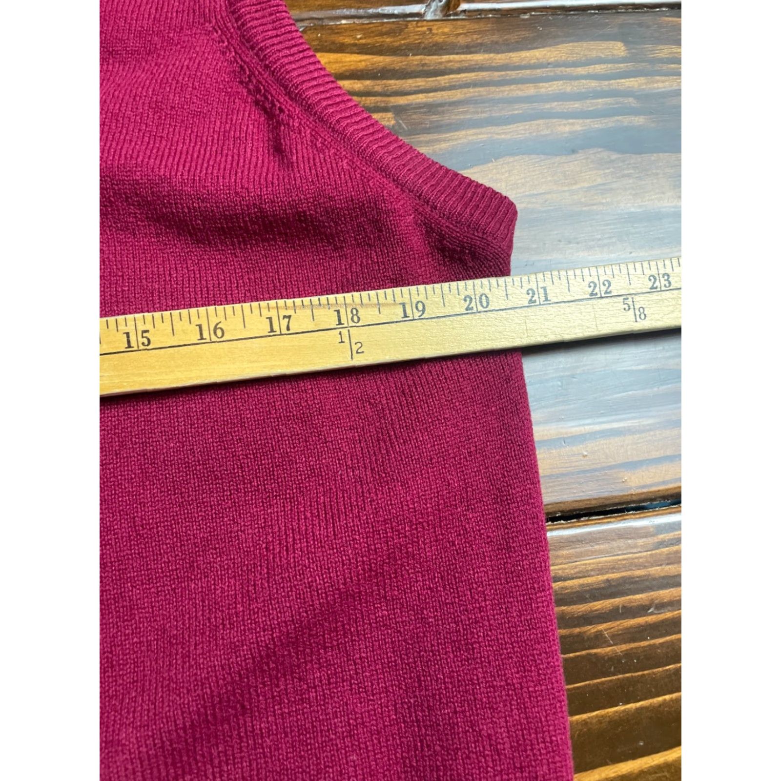 Vintage L.L. Bean Sweater Women's L Burgundy Sleeveless V-Neck Lambs Wool Pullover 100% Wool Regular Fit Casual Travel Winter Spring Summer Mens Girls Size L / US 10 / IT 46 - 6 Thumbnail