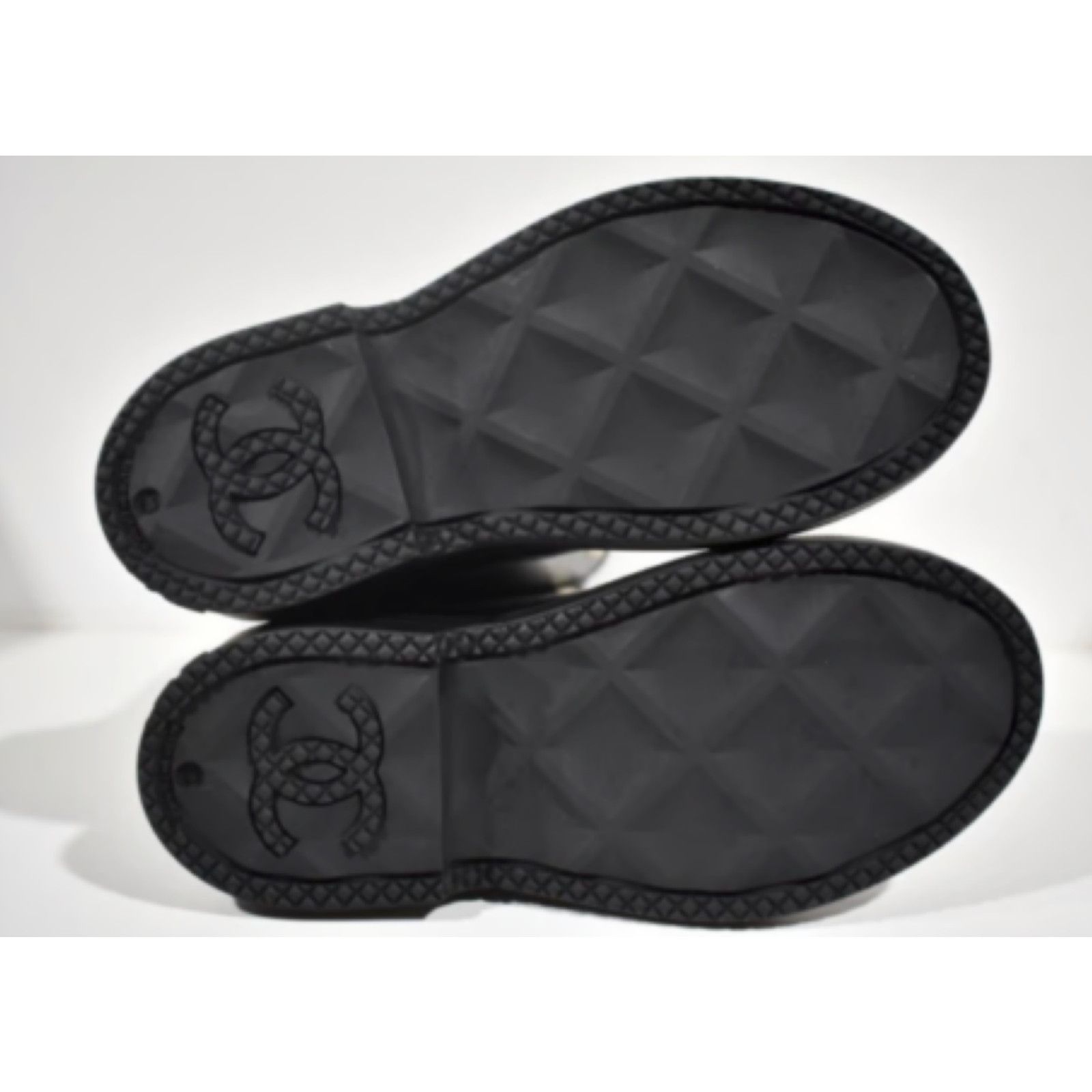 Chanel Chanel REV Black White CC Logo High Rubber Rain Boots 42 Size US 12 / IT 42 - 12 Thumbnail