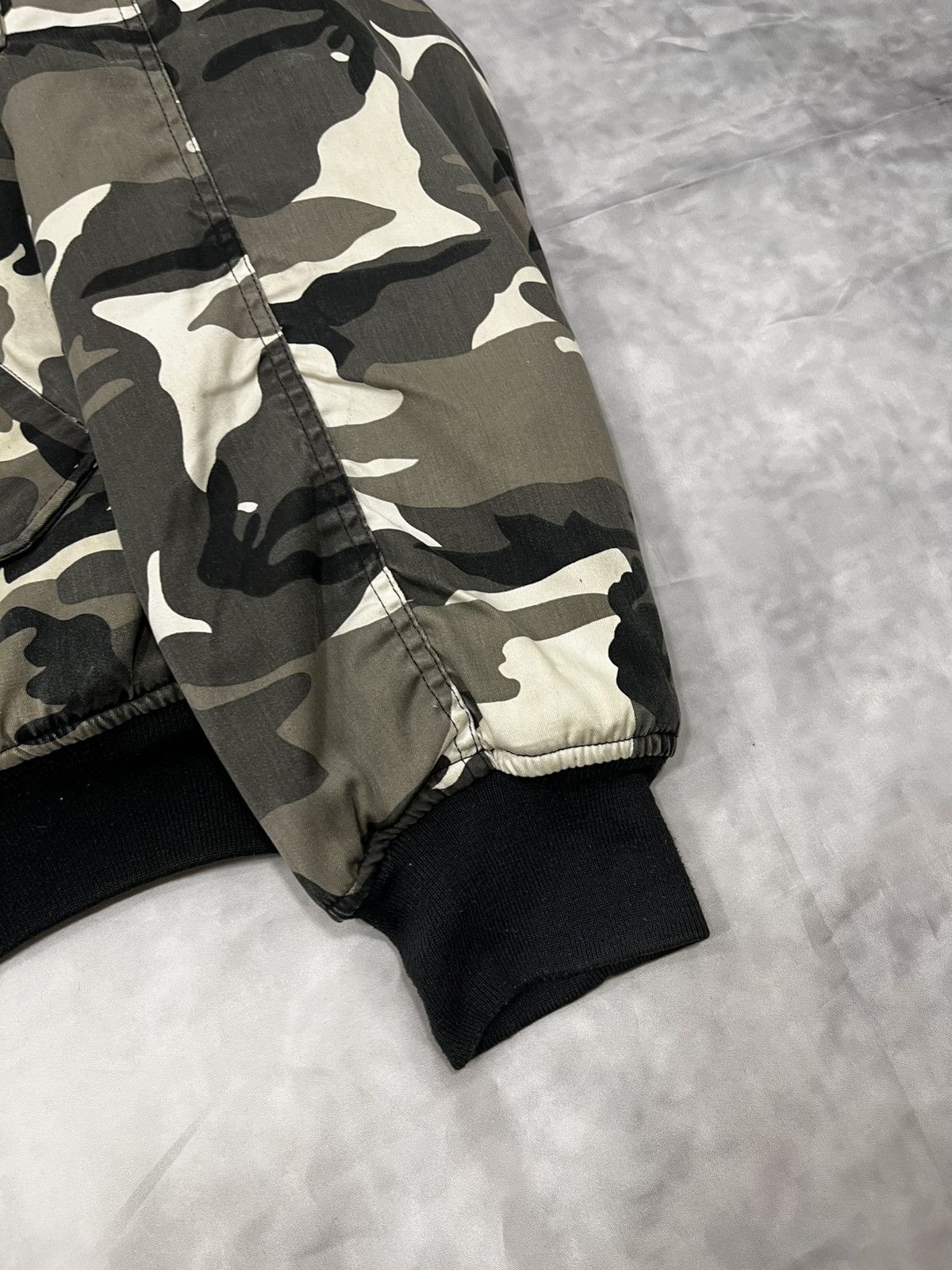Vintage Vintage Camouflage Military Style Reversible Bomber Jacket Size US XL / EU 56 / 4 - 5 Thumbnail