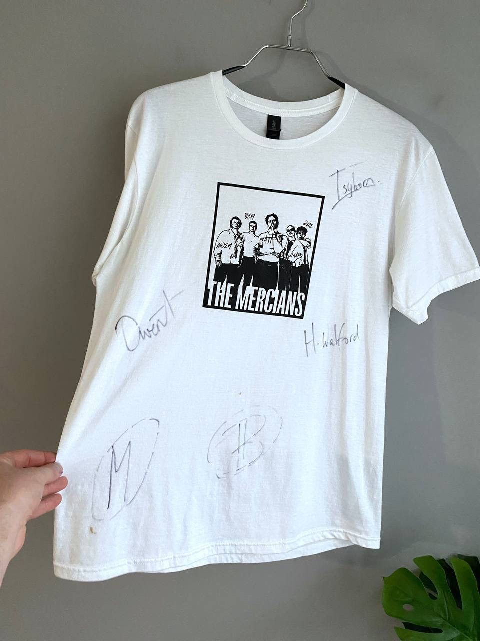 Band Tees The Mercians Rock Band Autograph Merchandise T-Shirt, Size M Size US M / EU 48-50 / 2 - 6 Thumbnail
