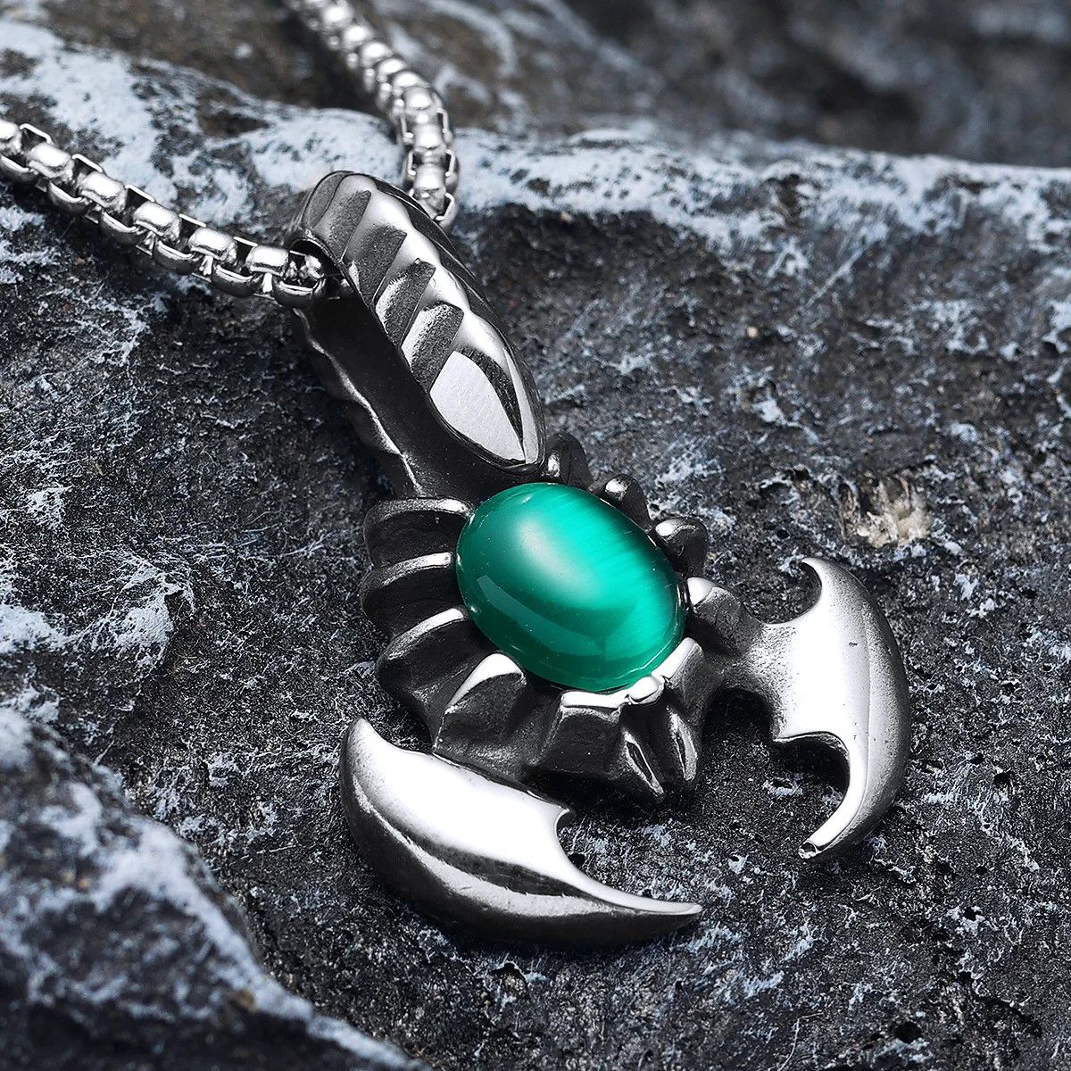 Jewelry Green Gem Scorpion Pendant Necklaces Size ONE SIZE - 1 Thumbnail
