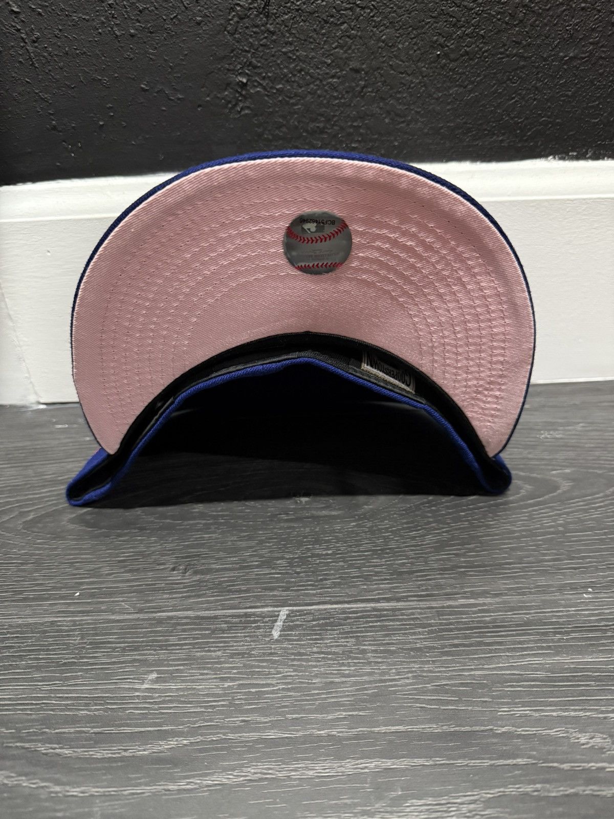 New Era LA Dodgers New Era Hat/ Pink Bottom Size 46 - 2 Thumbnail