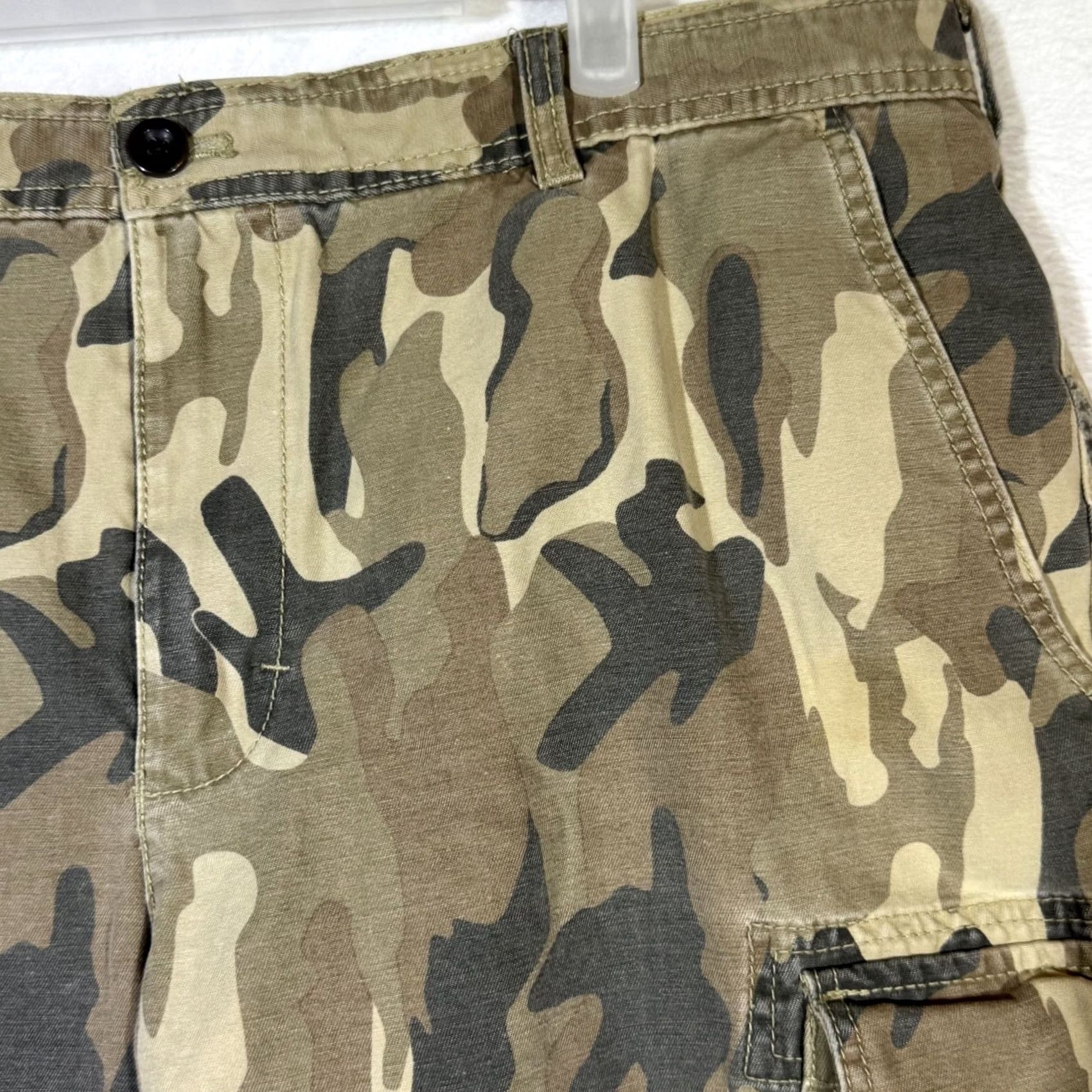 Izod Izod Cargo Shorts Men 38 Green Camouflage Cotton Classic Fit High-Rise Casual Pockets Summer Mens Size US 38 / EU 54 - 4 Thumbnail