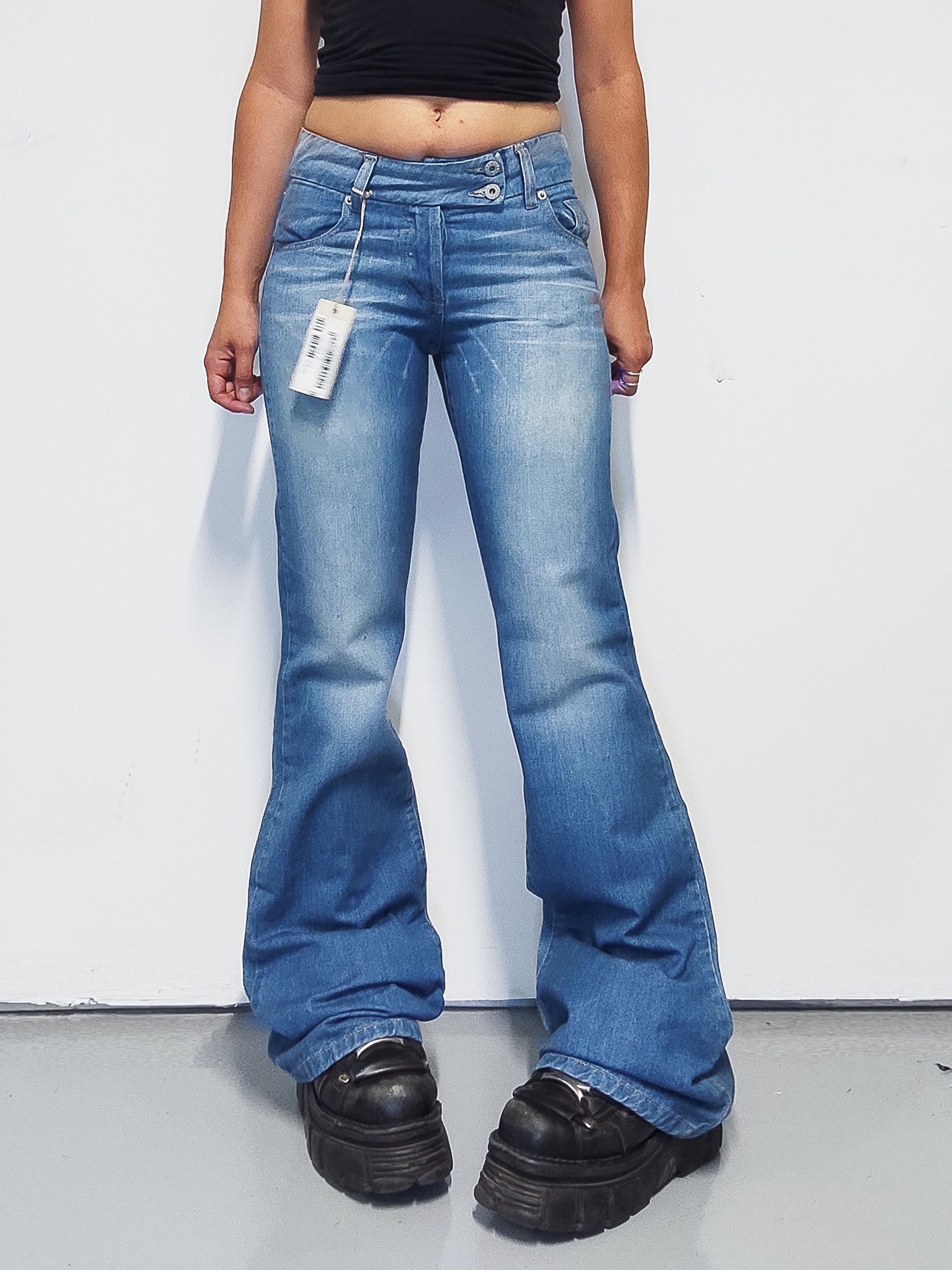 Vintage intage Y2k Flared Jeans with Embroidered Pockets Size 26" / US 2 / IT 38 - 1 Thumbnail