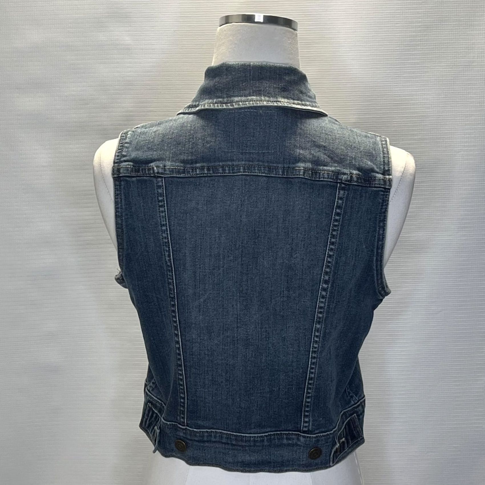 Levi's VINTAGE Levis Denim Vest Womens Small Sleeveless Trucker Jean Jacket Distressed Western Size 28" / US 6 / IT 42 - 3 Thumbnail
