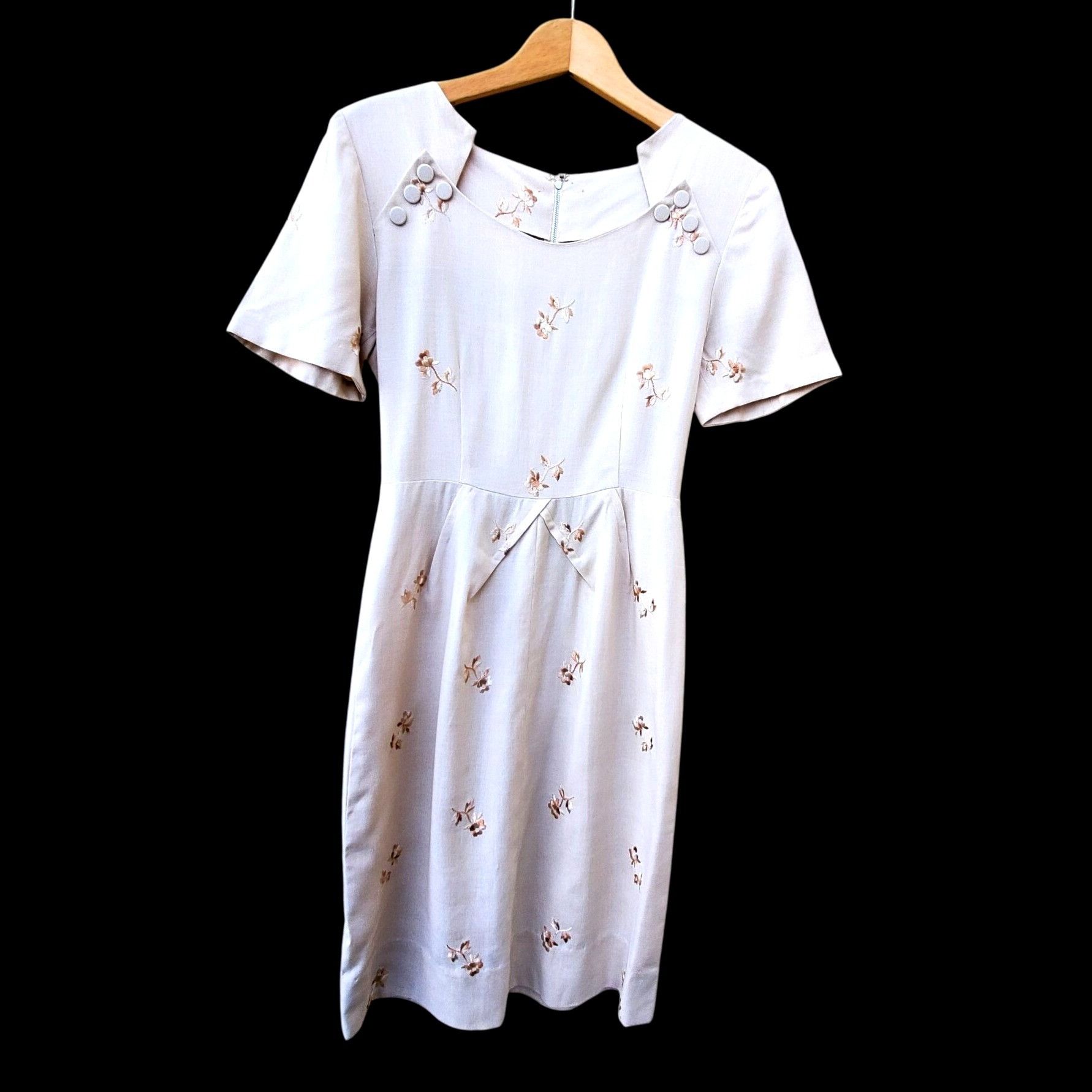 Handmade 1950s Pin Up Wiggle Dress Size 4 Beige Embroidered Metal Zip Size S / US 4 / IT 40 - 5 Thumbnail