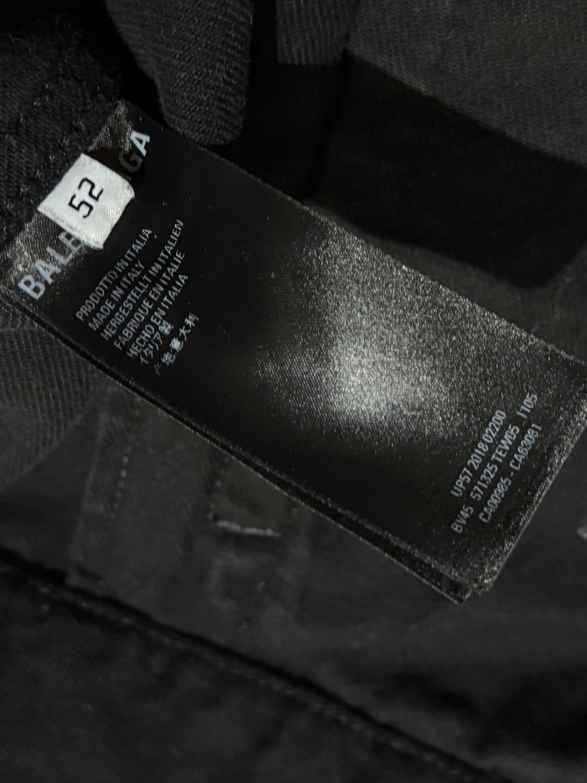 Balenciaga AW19 NEW GAS FUEL BLACK TRUCKER GAUGE DENIM JACKET Size US L / EU 52-54 / 3 - 9 Thumbnail