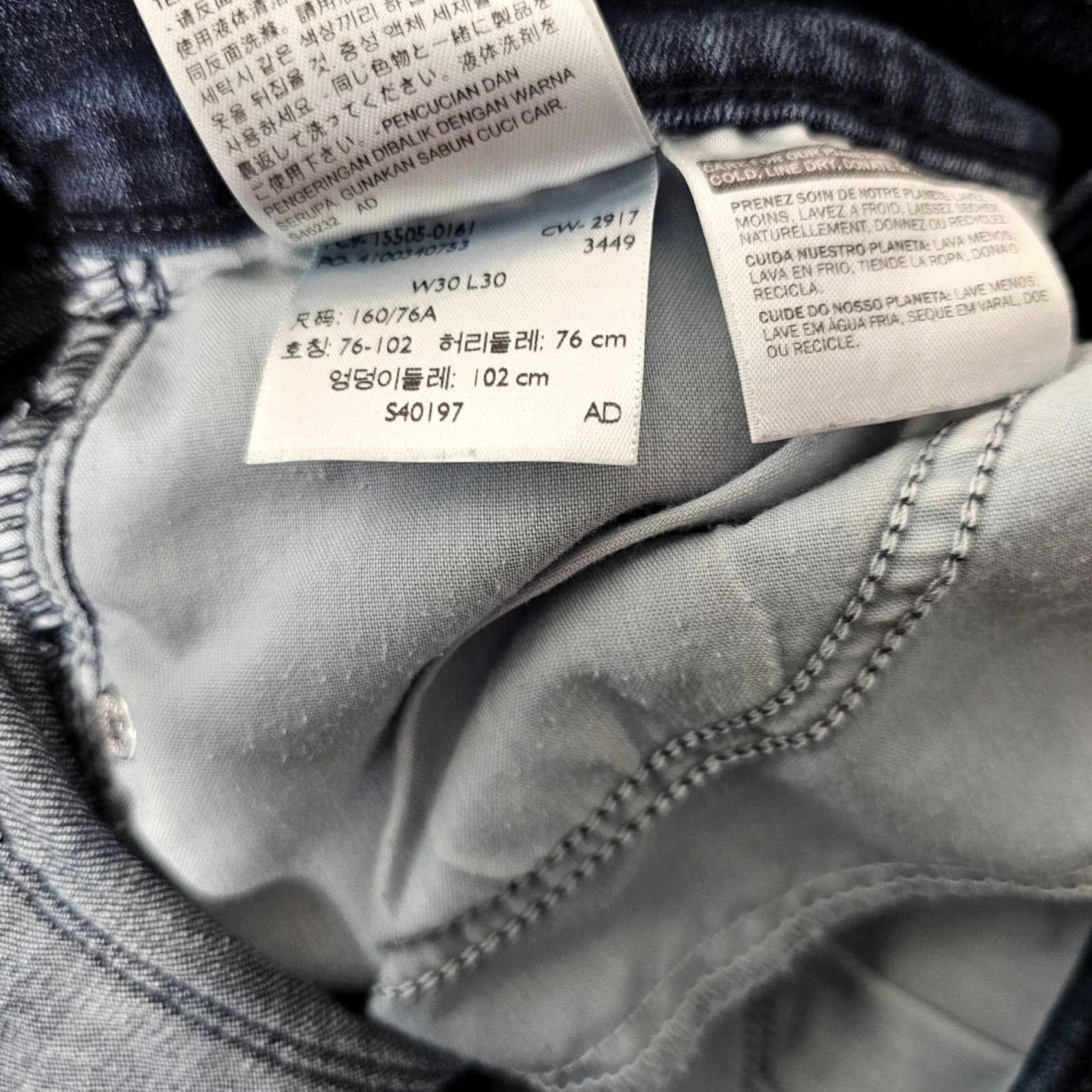 Levi's VINTAGE? No. Levi's 505 Womens Straight Jeans Blue Denim Size 30 Regular 5-Pocket Mid Rise Adult Womens Jeans Size 30" / US 8 / IT 44 - 6 Thumbnail
