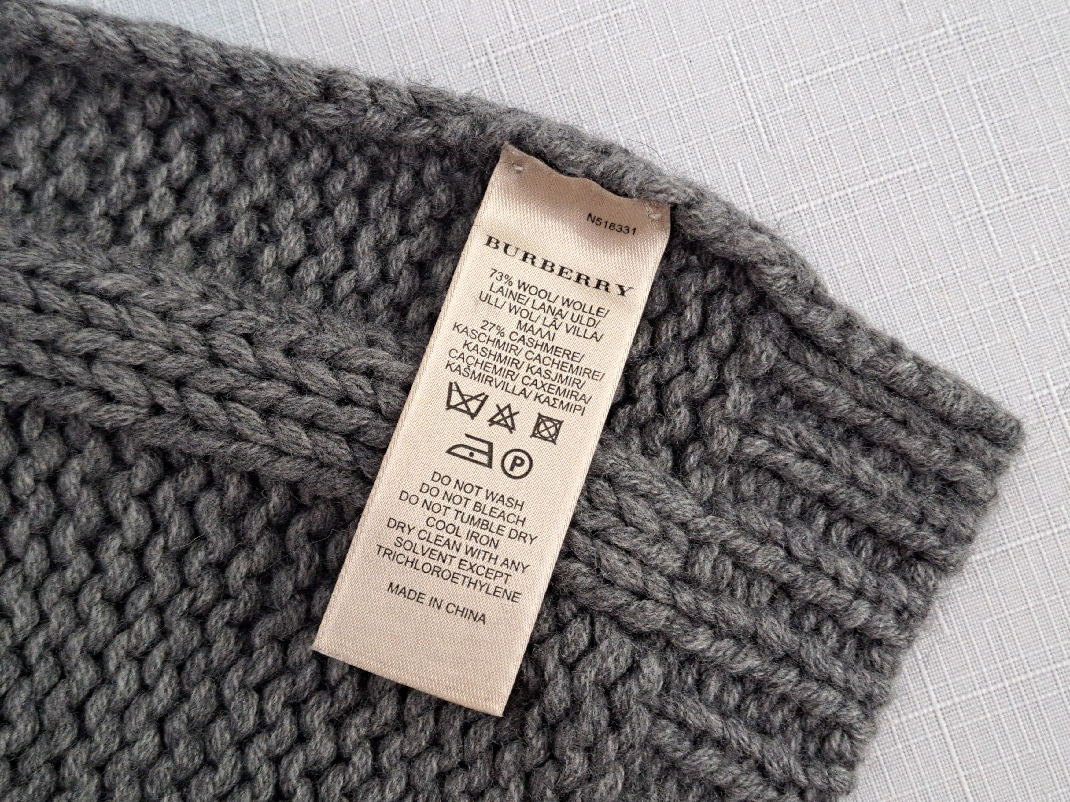 Burberry BURBERRY cable knit wool/cashmere long scarf. Size ONE SIZE - 8 Thumbnail