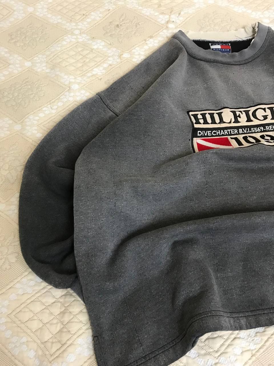 Tommy Hilfiger 🔥 TOMMY HILFIGER 90S VINTAGE CENTER LOGO OVERSIZE SWEATSHIRT Size US XL / EU 56 / 4 - 7 Thumbnail