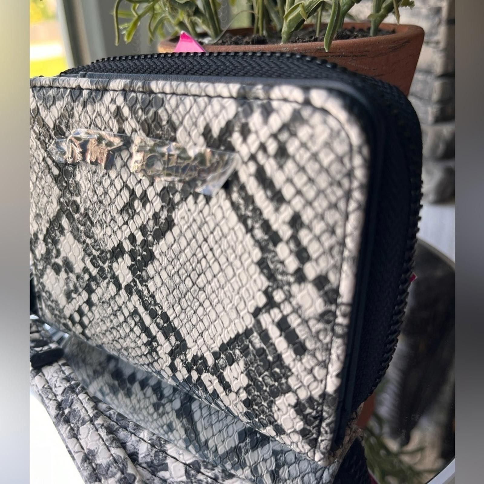 Designer Betsey Johnson Snake Print Wristlet Wallet NWT Size ONE SIZE - 2 Thumbnail