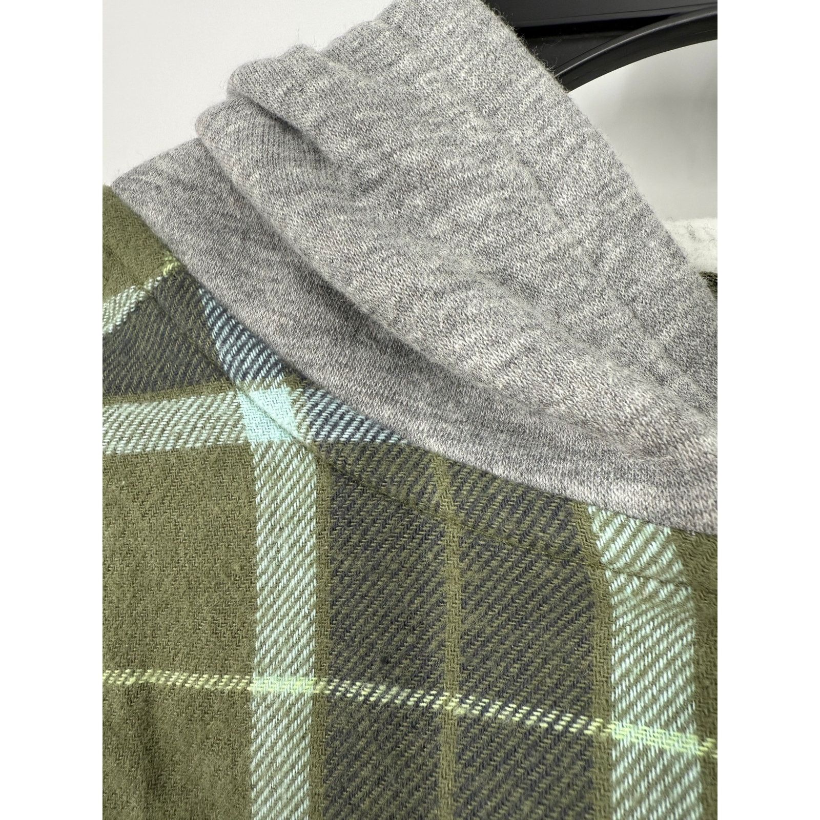 Other NEW Quiksilver Boys Lightweight Flannel Shirt Jacket Hoodie Size US L / EU 52-54 / 3 - 7 Thumbnail