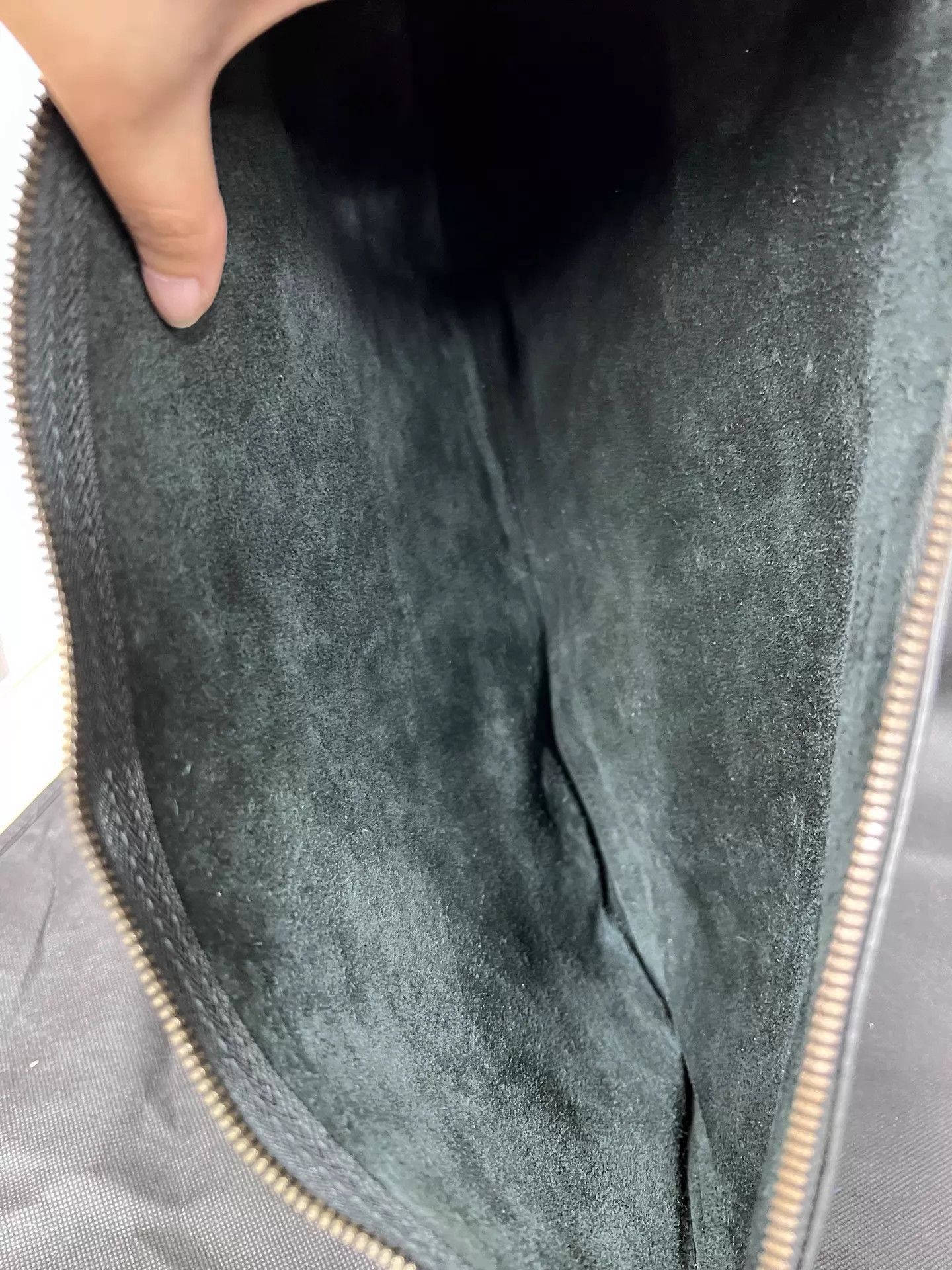 Gucci Gucci Men's Black Belt Print Litchi Cowhide Clutch Like New Size ONE SIZE - 7 Thumbnail